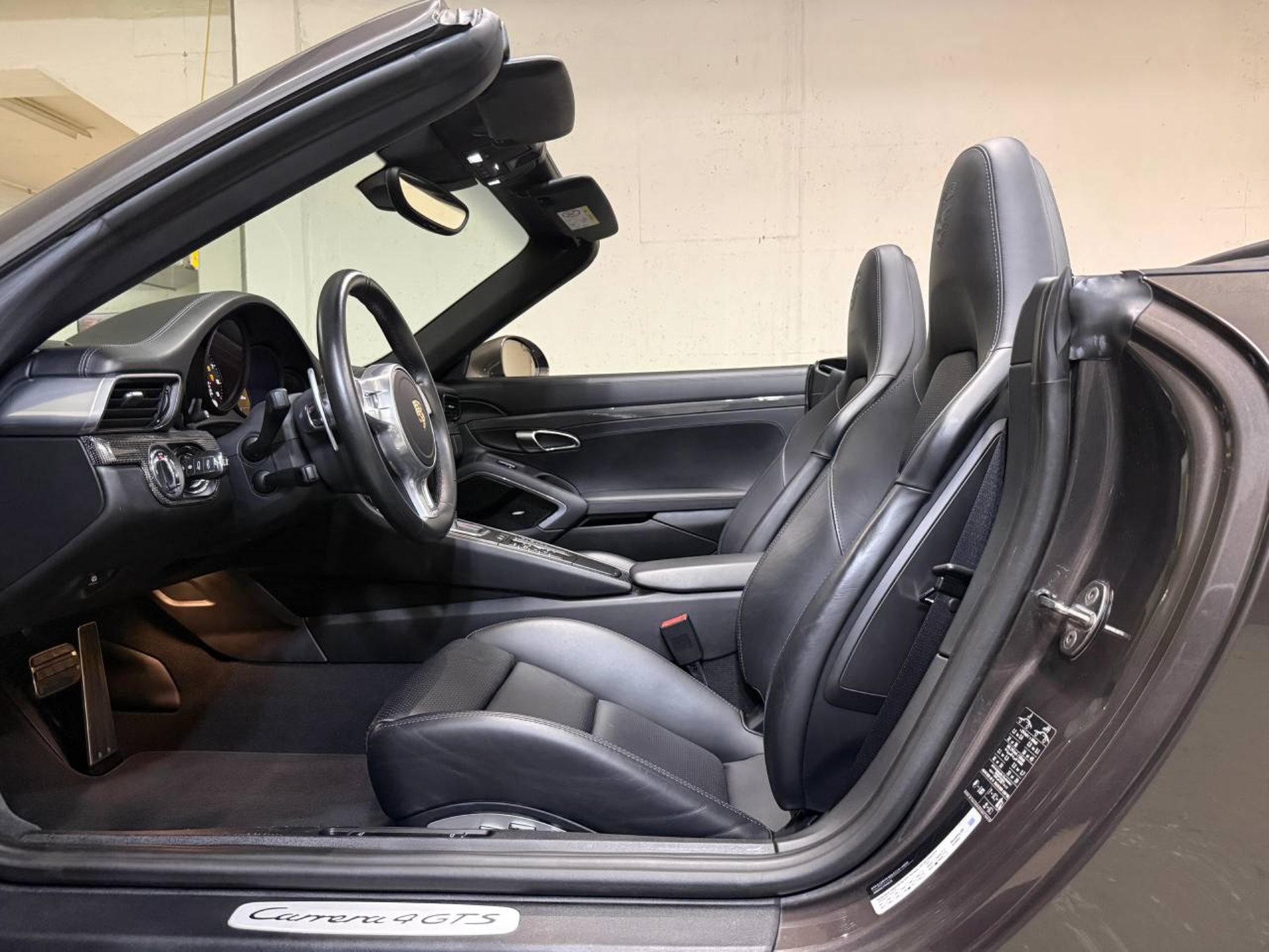 PORSCHE 911 Carrera 4 GTS Cabriolet-image-20