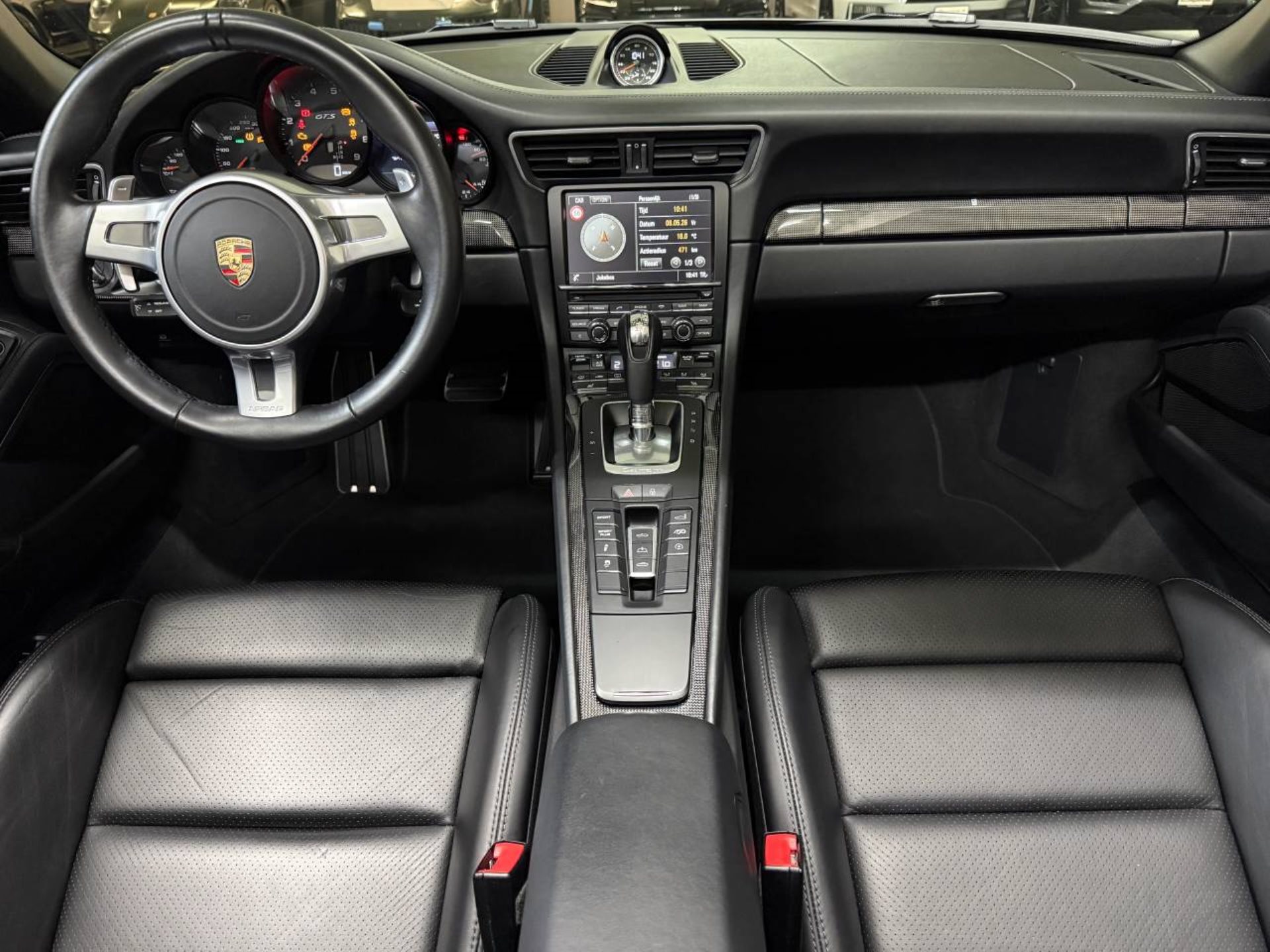 PORSCHE 911 Carrera 4 GTS Cabriolet-image-12