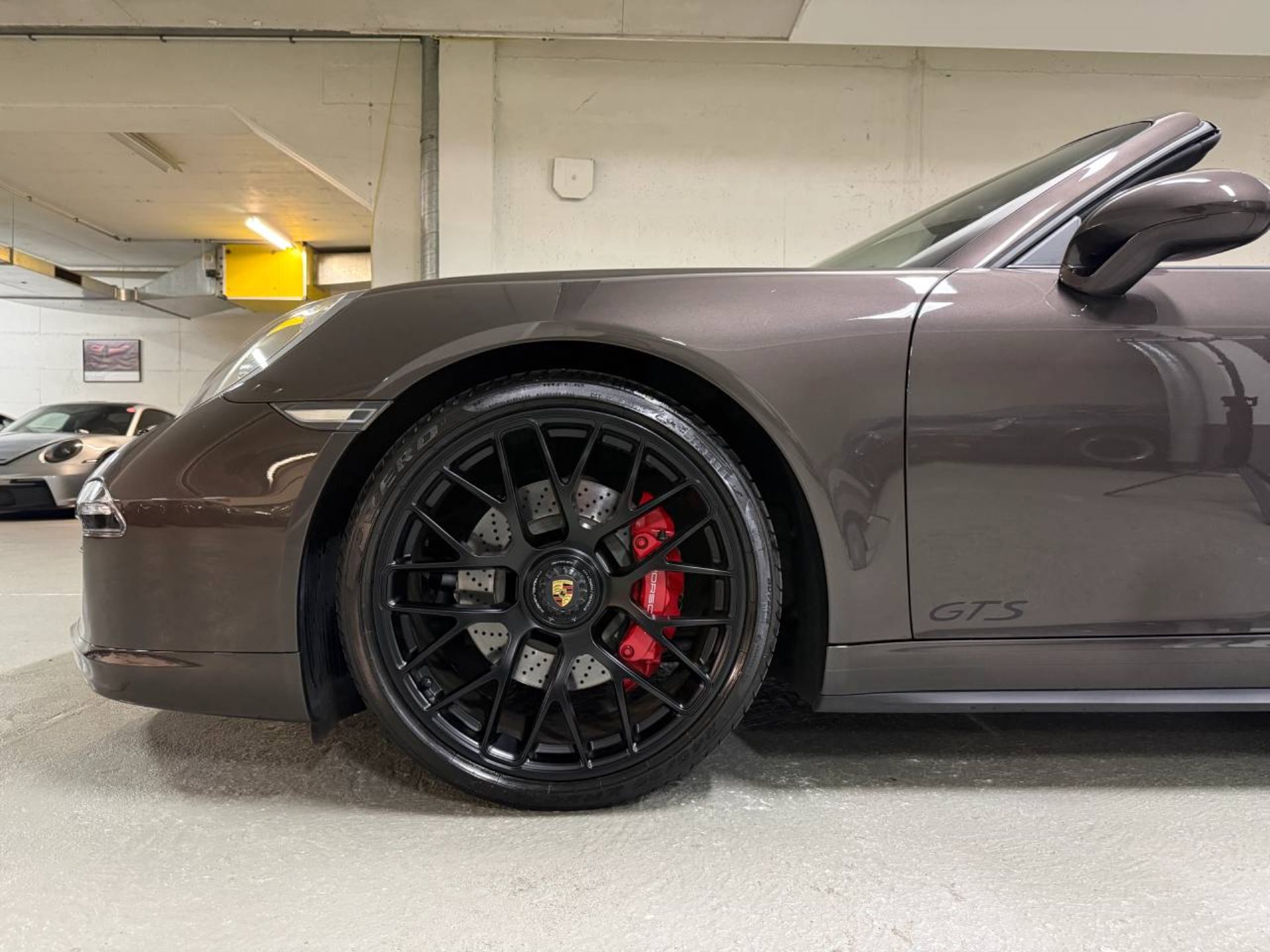 PORSCHE 911 Carrera 4 GTS Cabriolet-image-10
