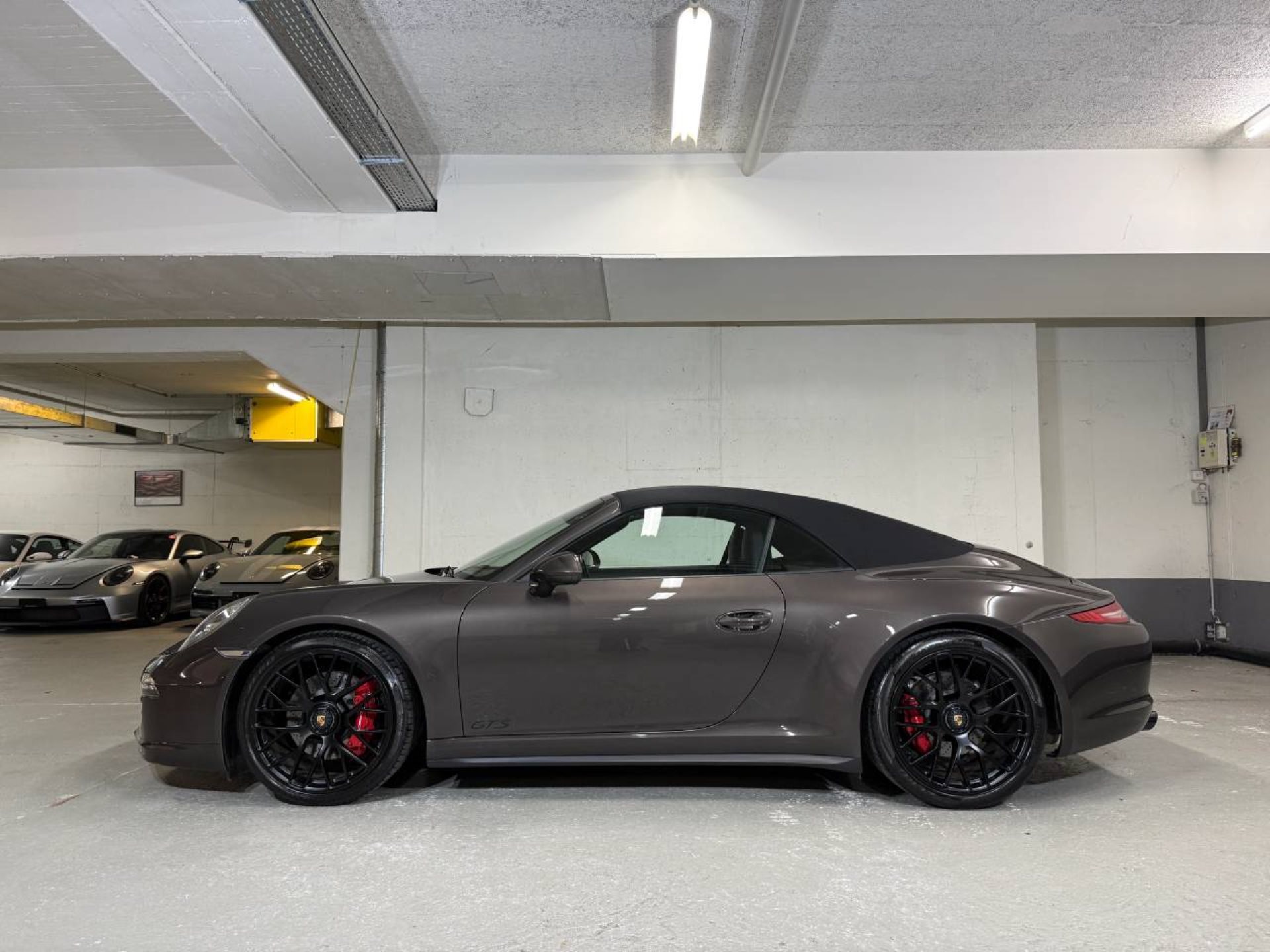 PORSCHE 911 Carrera 4 GTS Cabriolet-image-9
