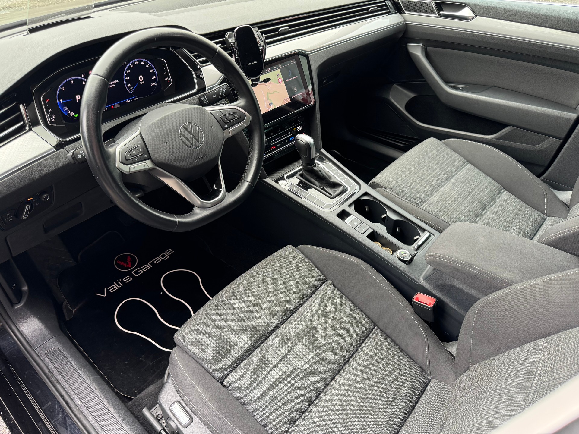 VW Passat 2.0 TDI BMT Elegance DSG-image-7