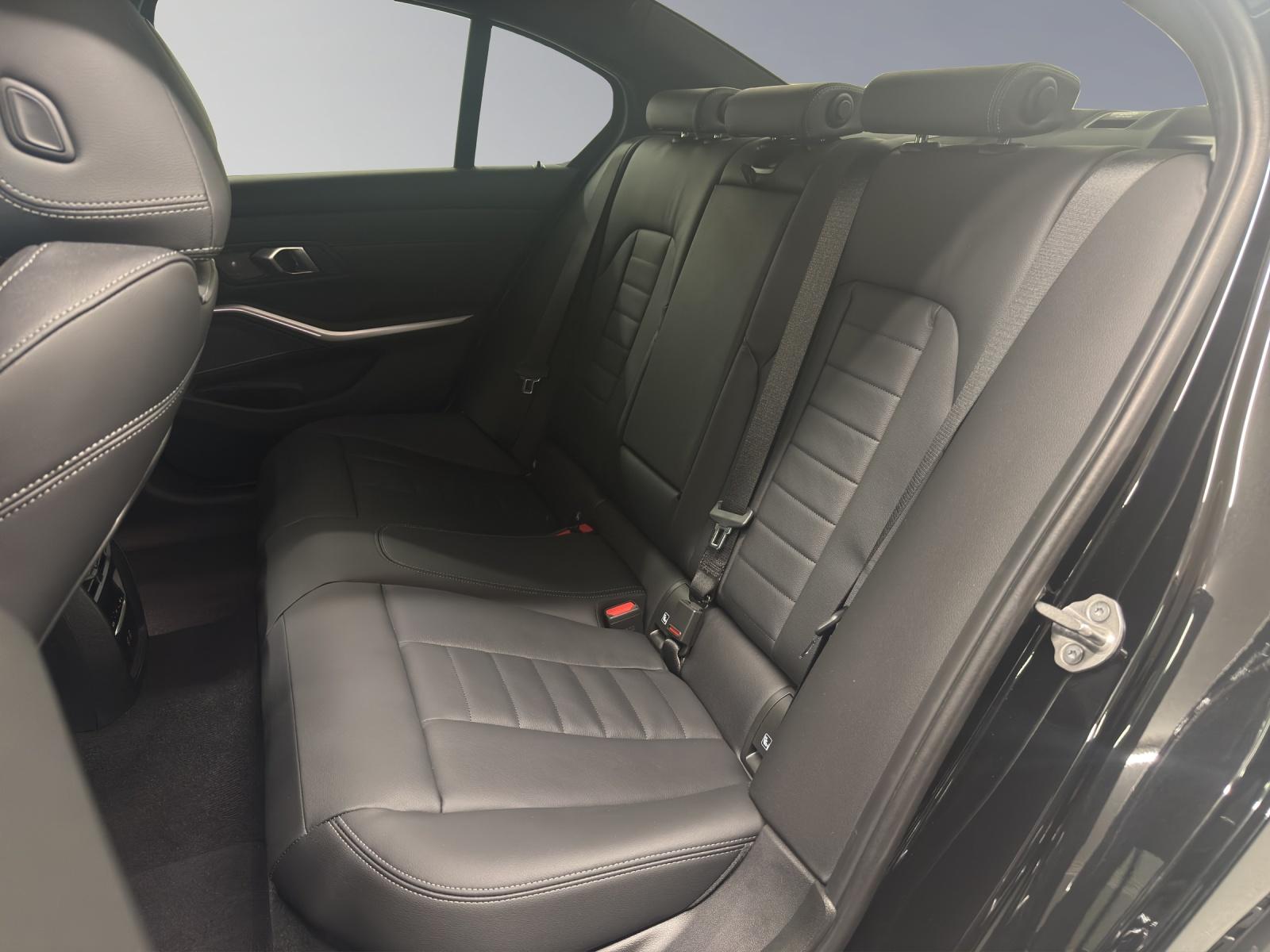 BMW 320d xDrive-image-11