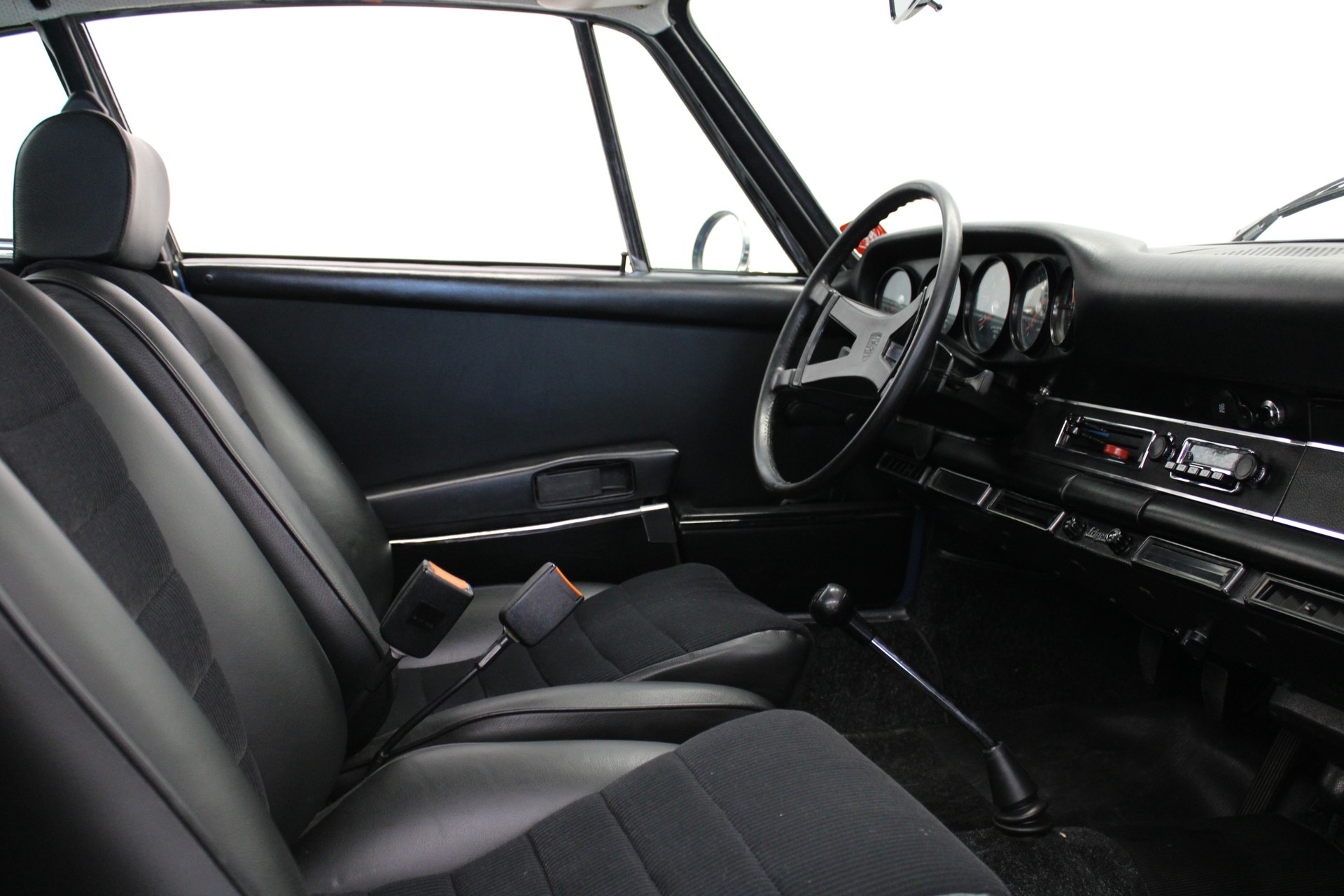 PORSCHE 911 2.4 S-image-6