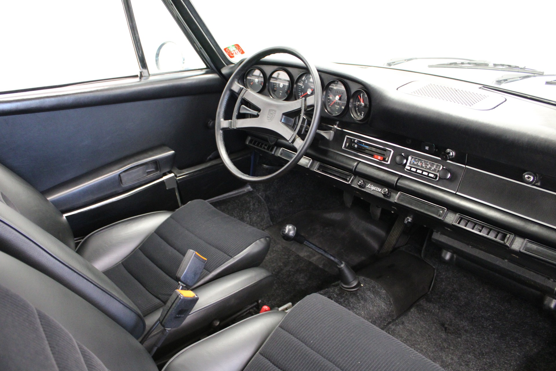 PORSCHE 911 2.4 S-image-5