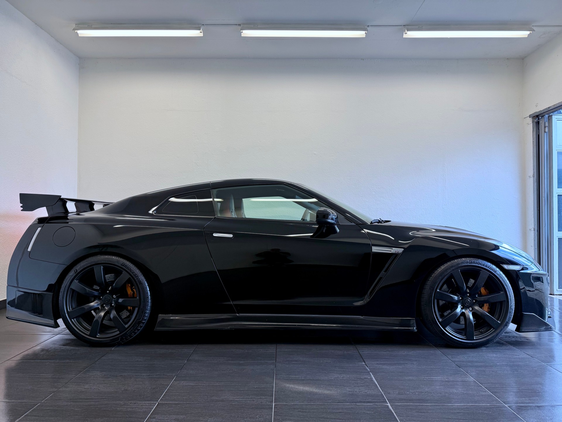 NISSAN GT-R 3.8 V6 Biturbo ALL Black Edition-image-3