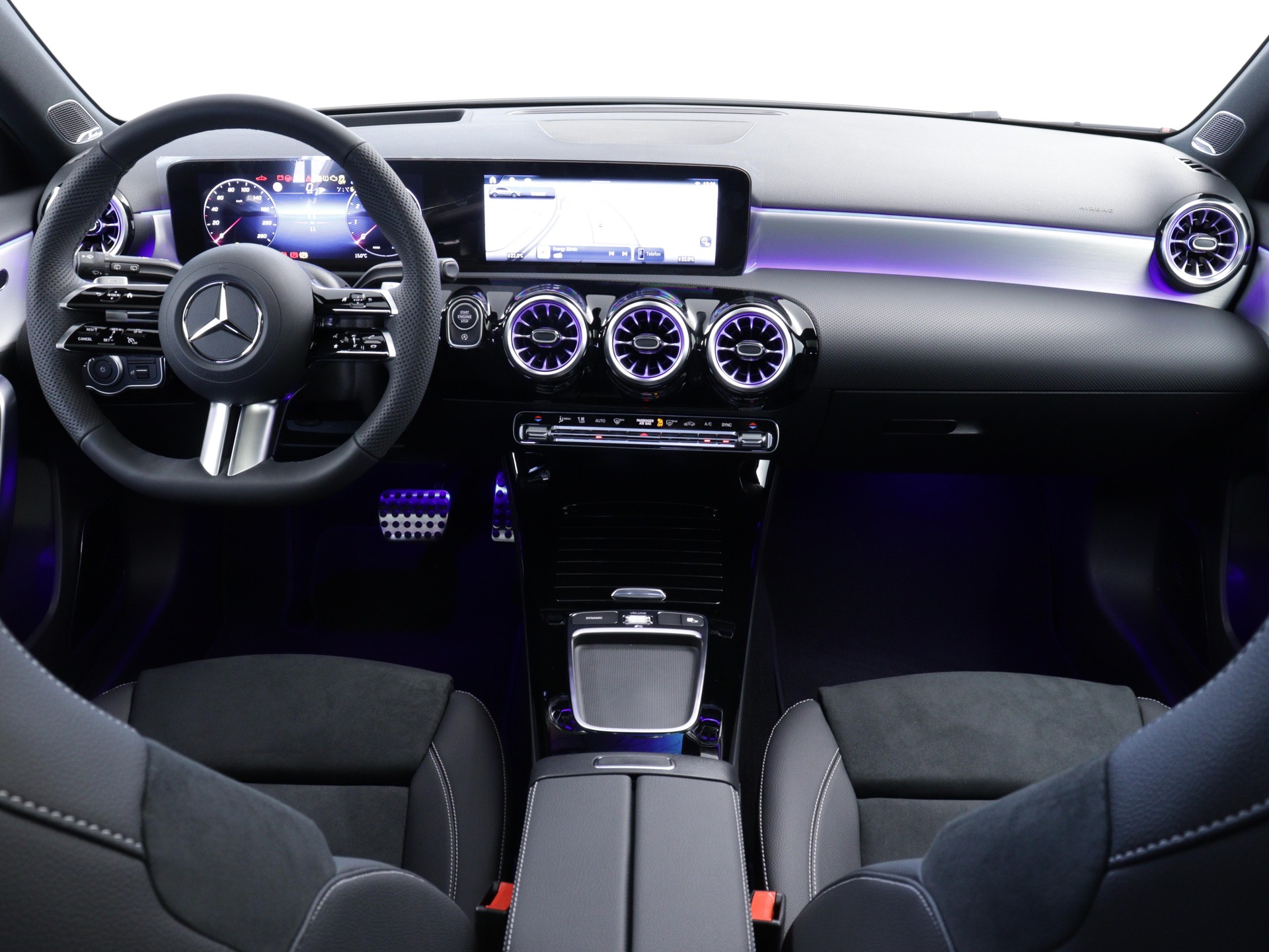 MERCEDES-BENZ A 200 Night Star AMG Line-image-5