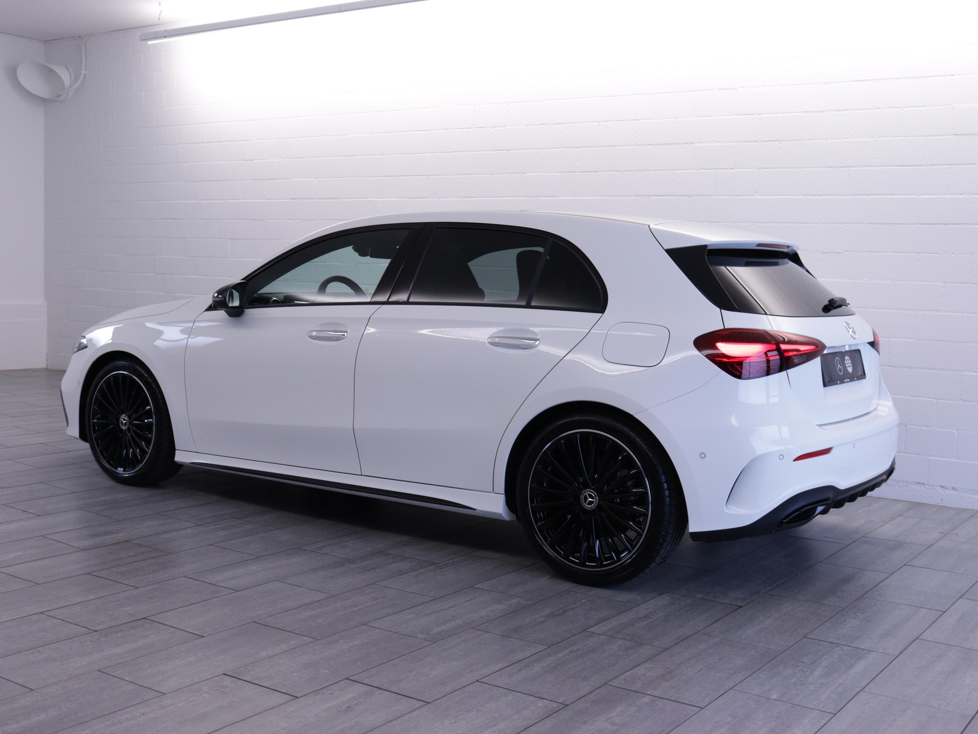 MERCEDES-BENZ A 200 Night Star AMG Line-image-2
