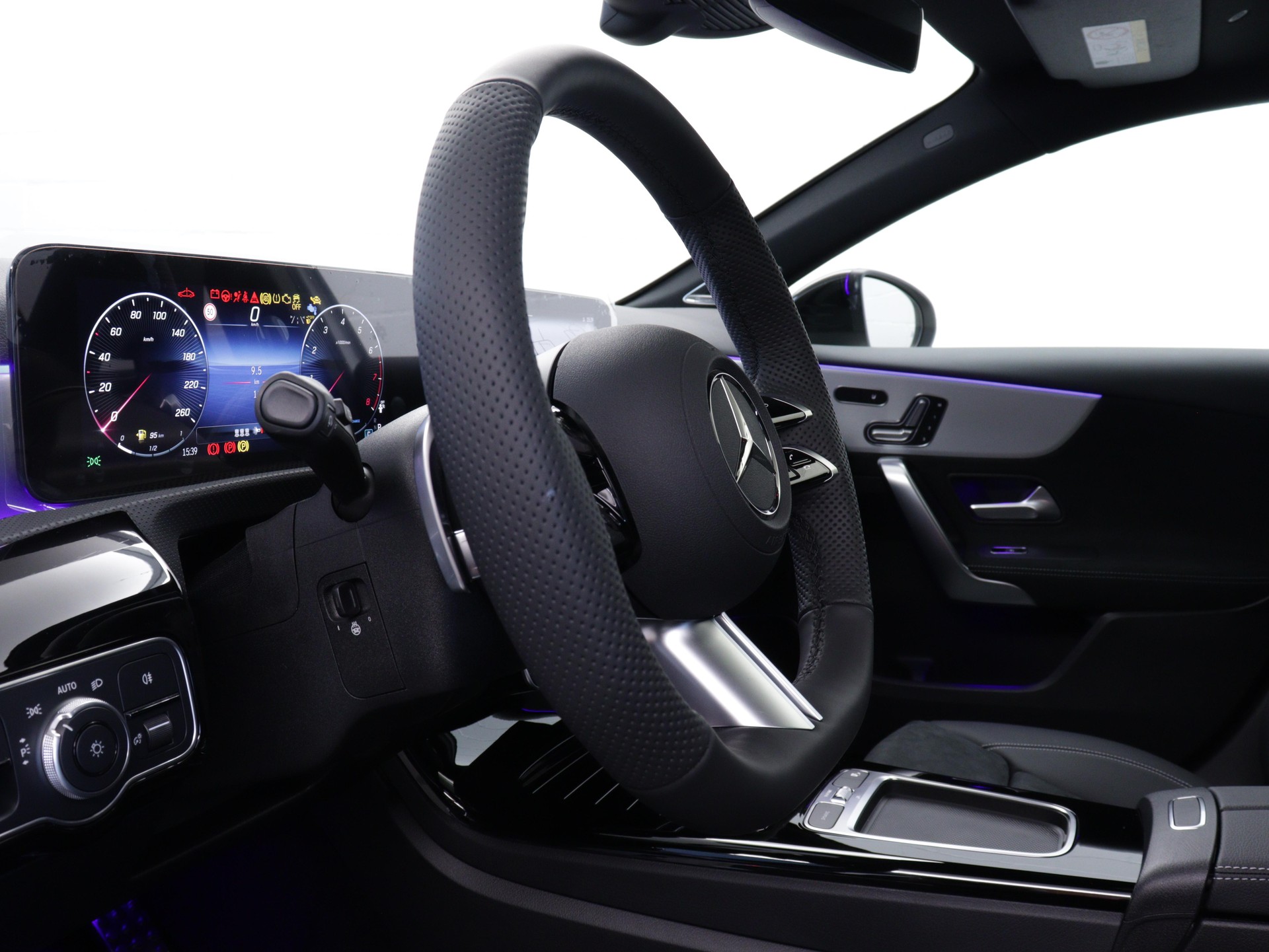MERCEDES-BENZ A 200 Night Star AMG Line-image-7