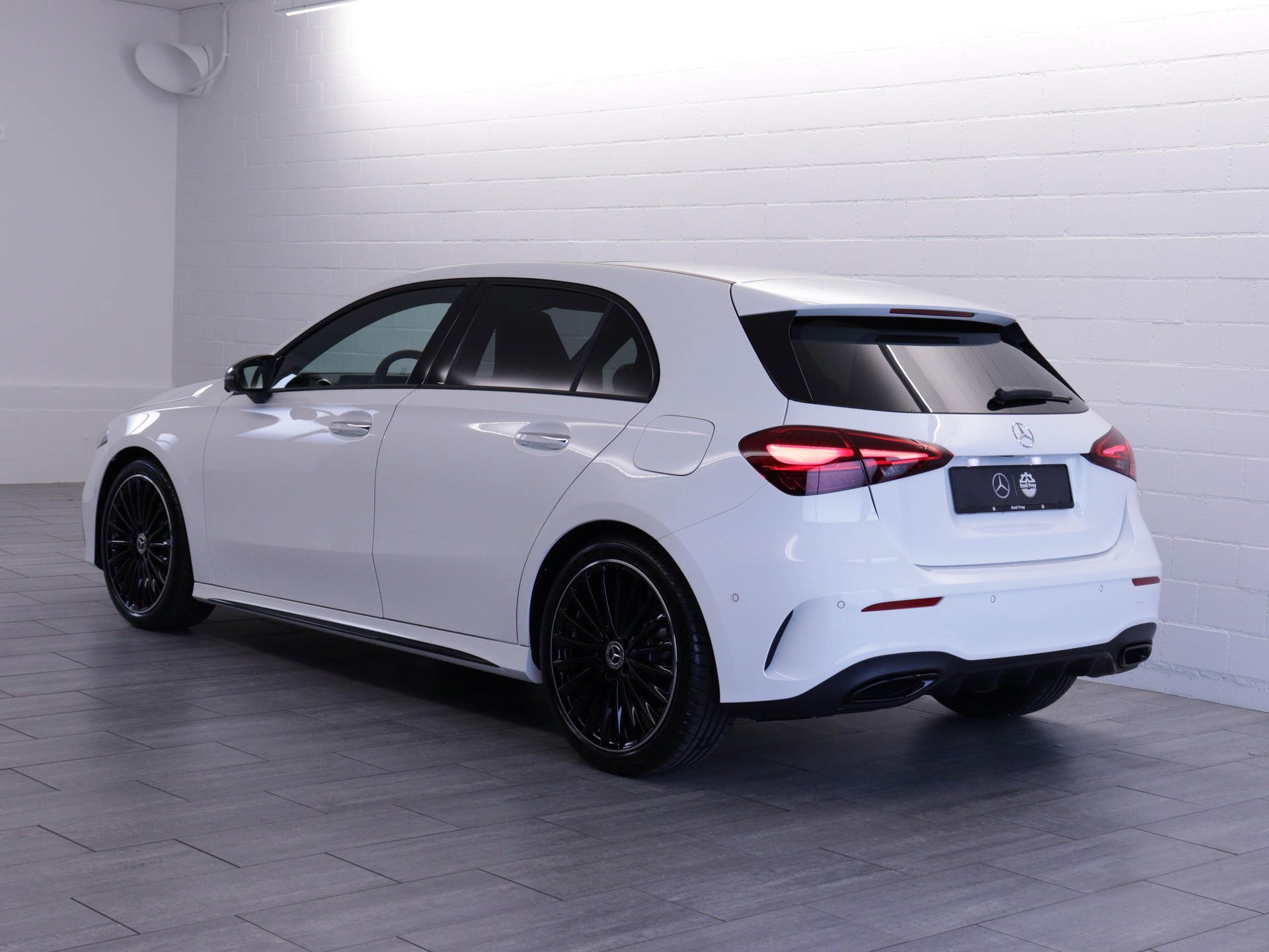 MERCEDES-BENZ A 200 Night Star AMG Line-image-3