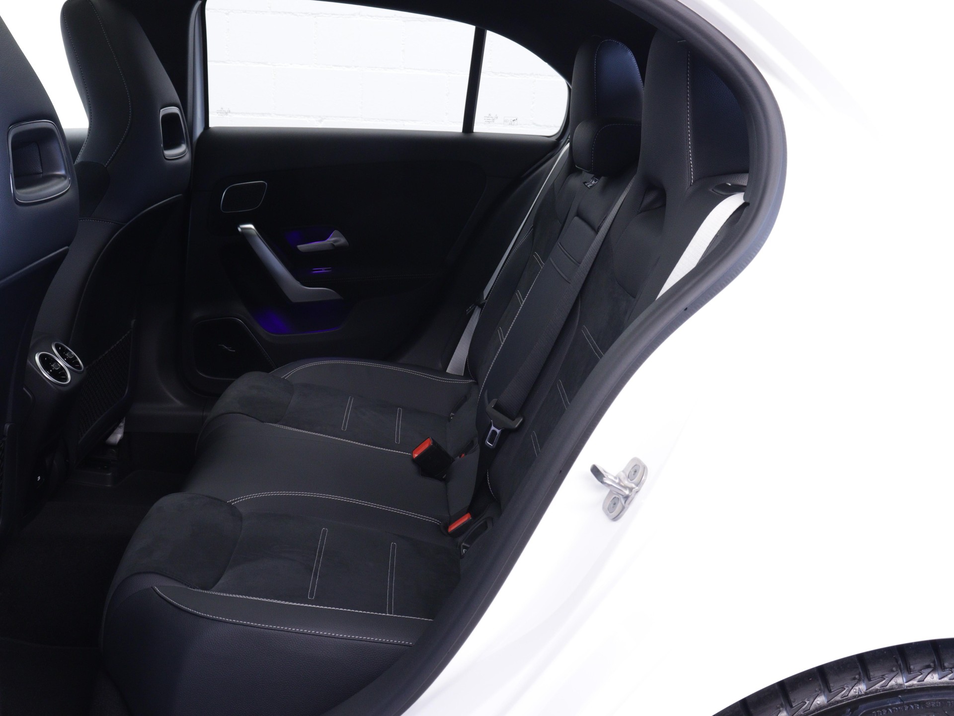 MERCEDES-BENZ A 200 Night Star AMG Line-image-11