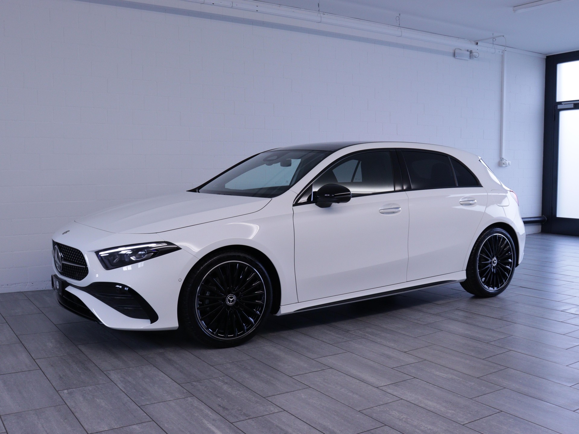 MERCEDES-BENZ A 200 Night Star AMG Line-image-1