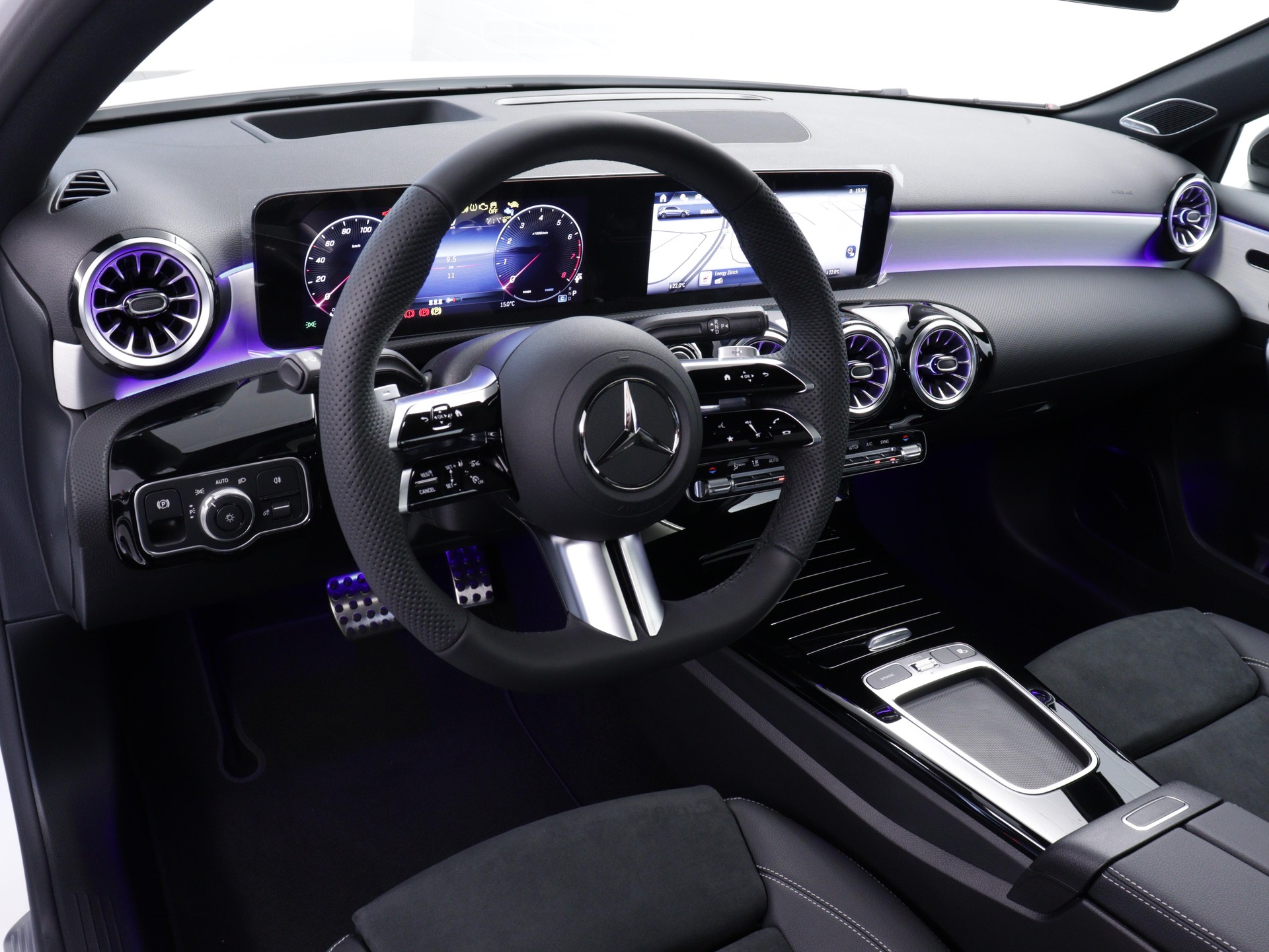 MERCEDES-BENZ A 200 Night Star AMG Line-image-6