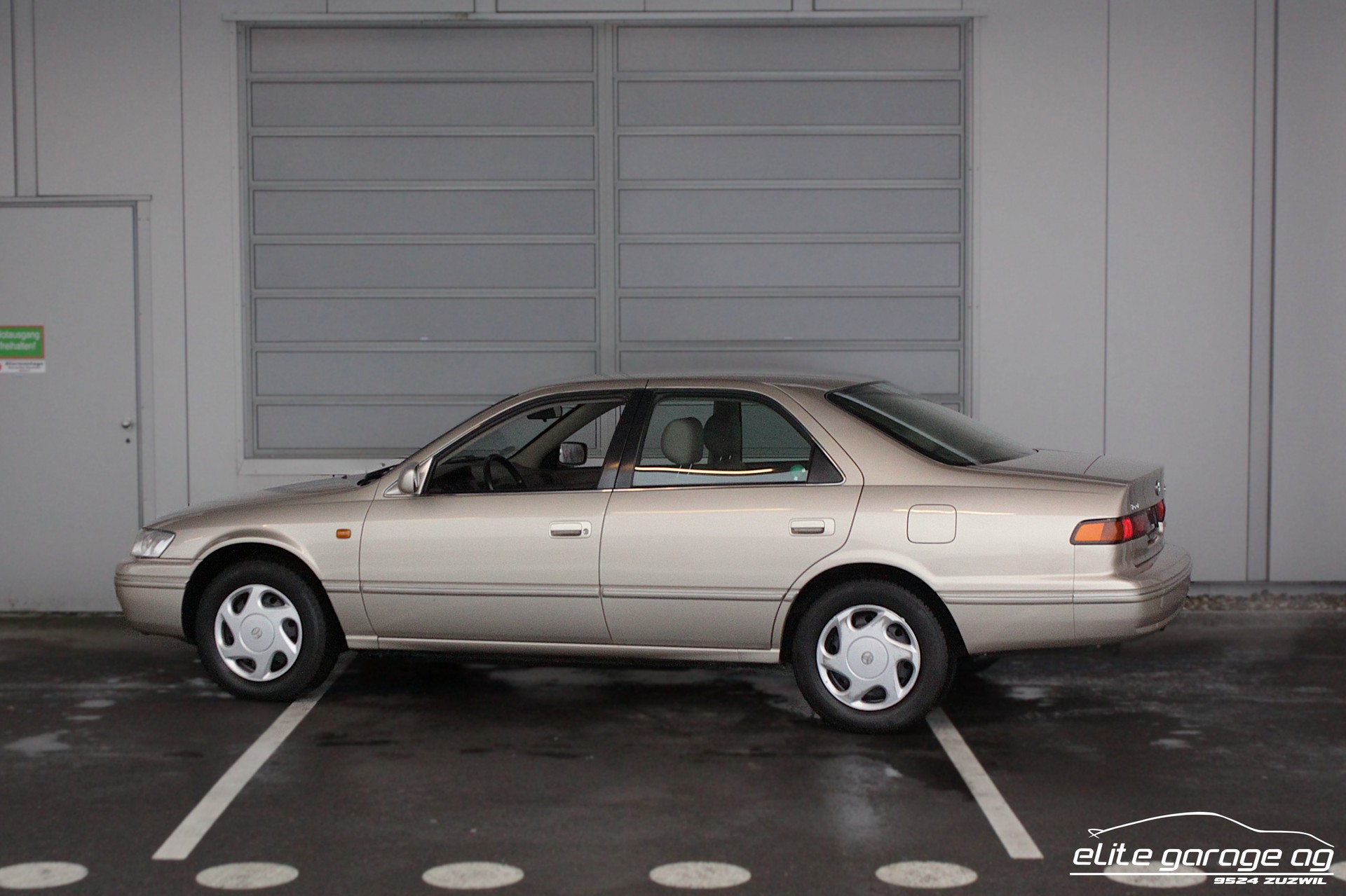 TOYOTA Camry 3.0 V6-image-2