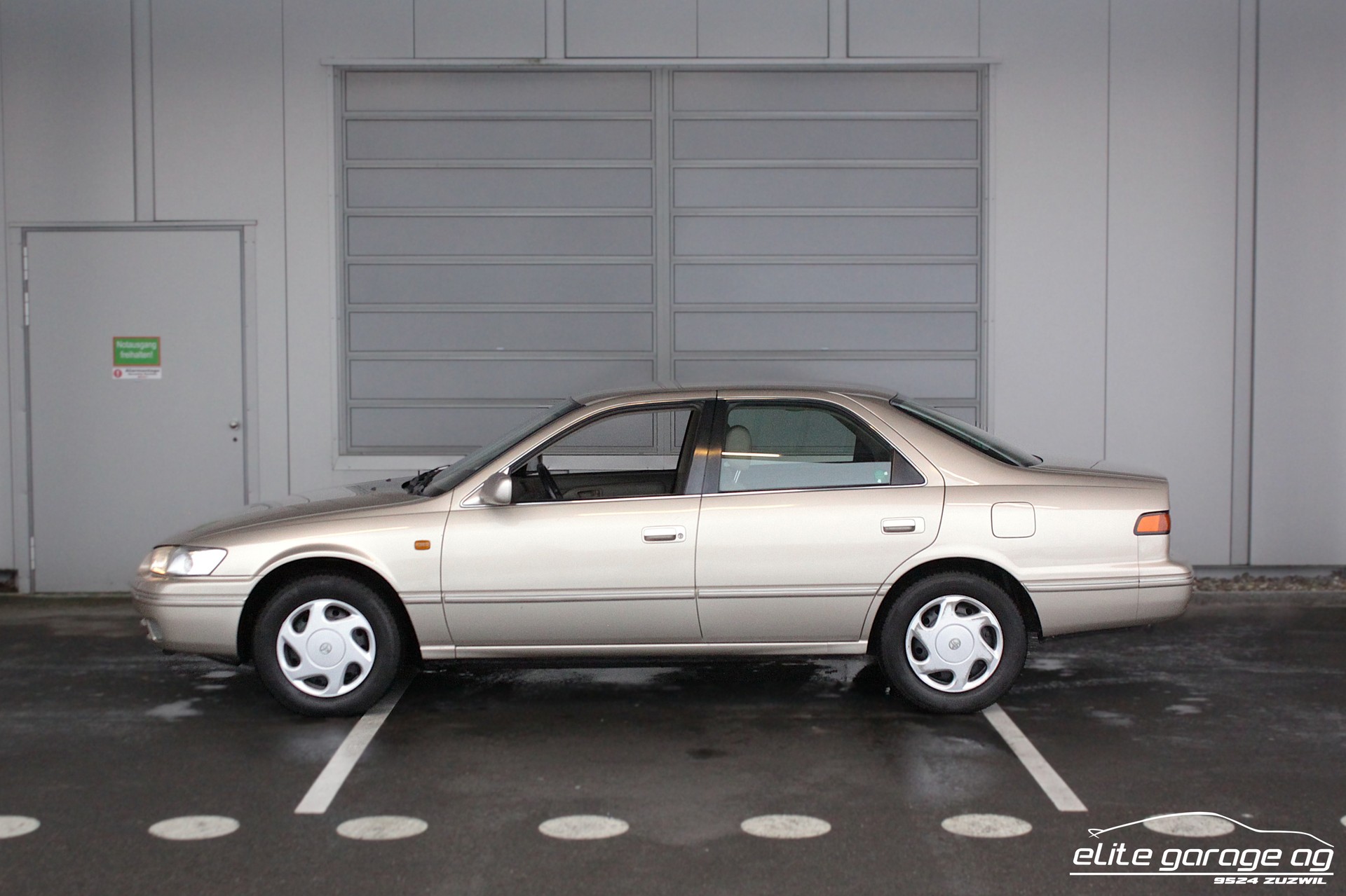 TOYOTA Camry 3.0 V6-image-1
