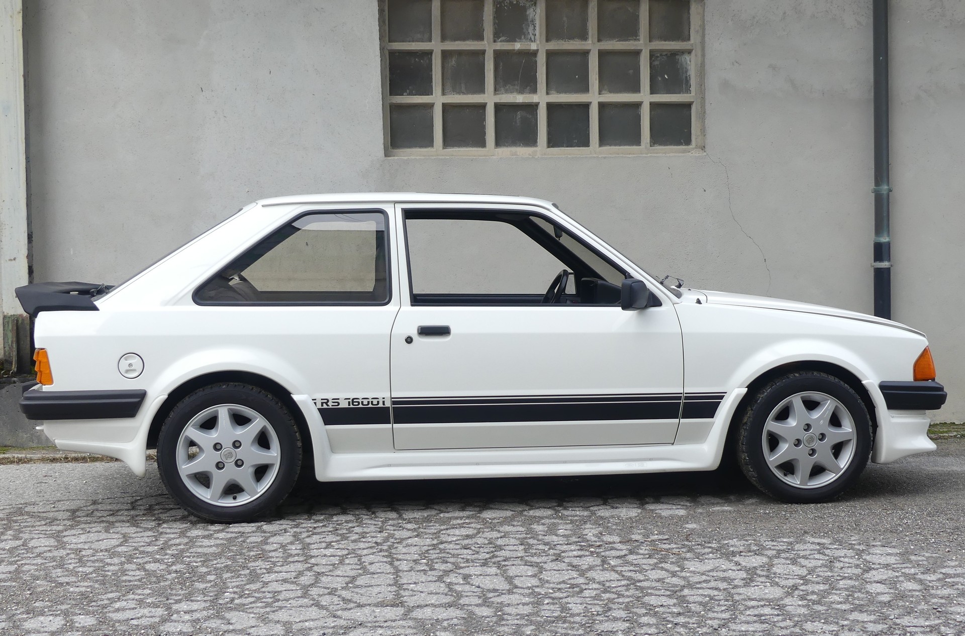 FORD Escort 1600 RSi (Vétéran)-image-2