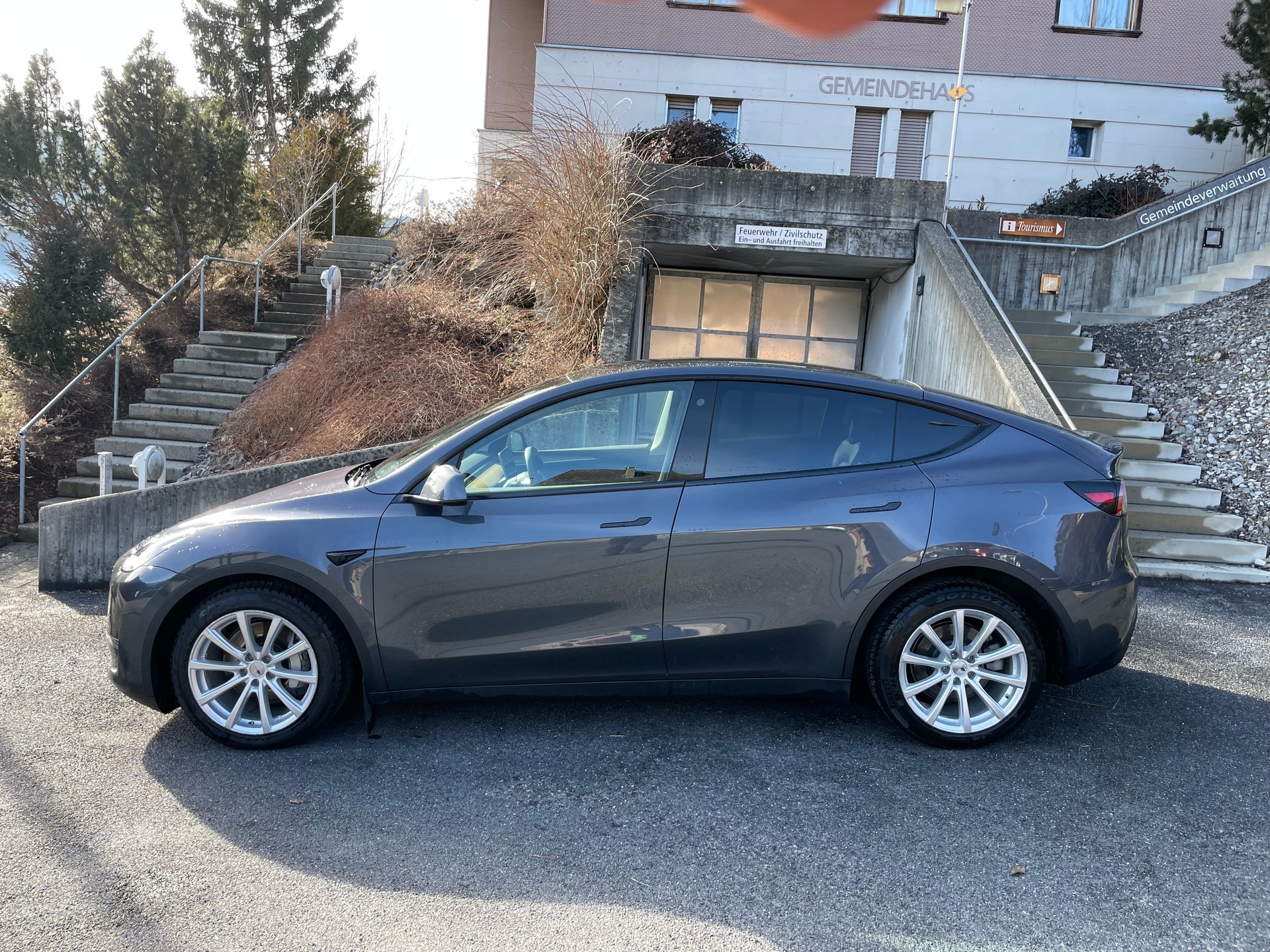 TESLA Model Y Long Range-image-2
