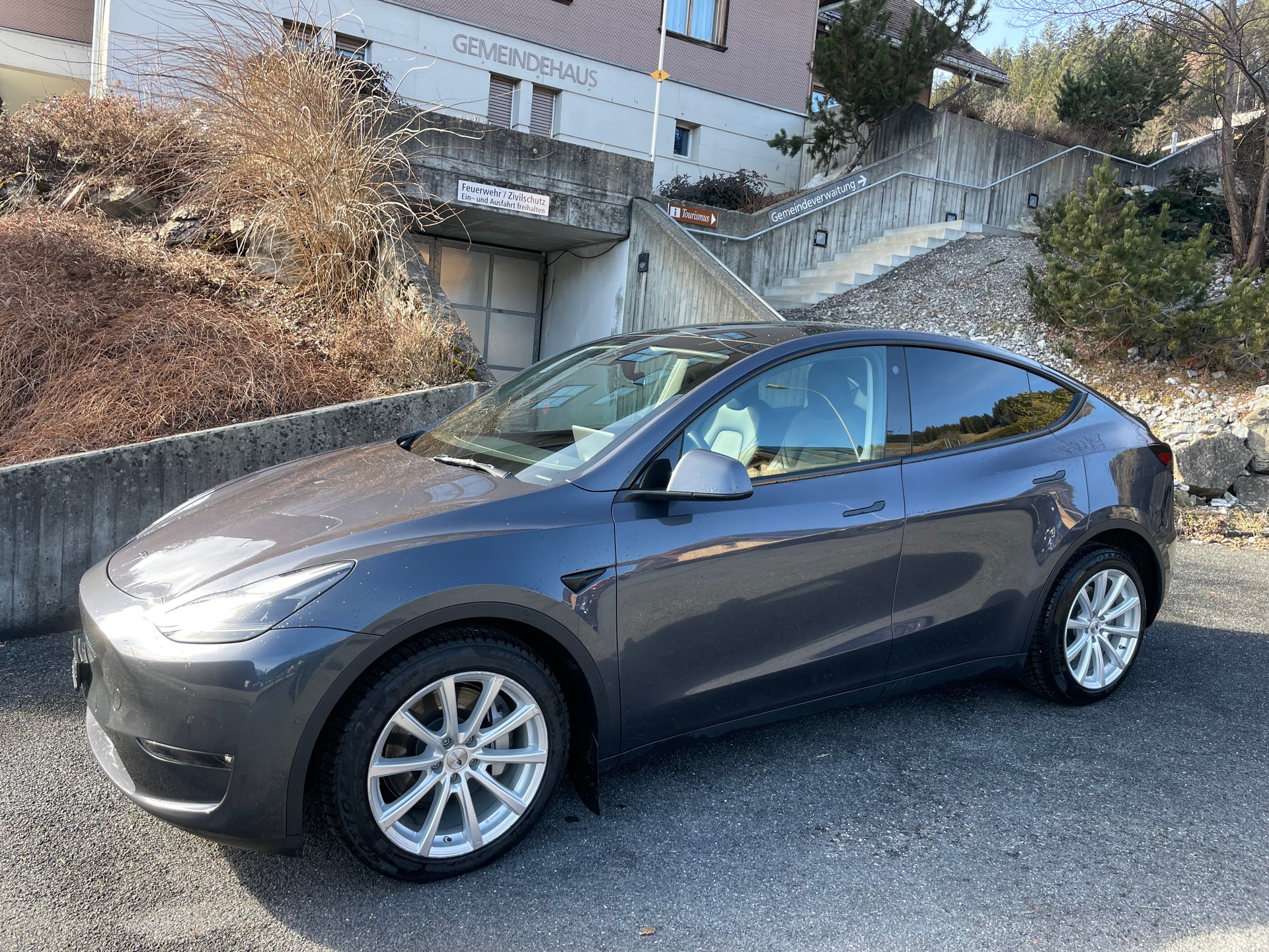 TESLA Model Y Long Range