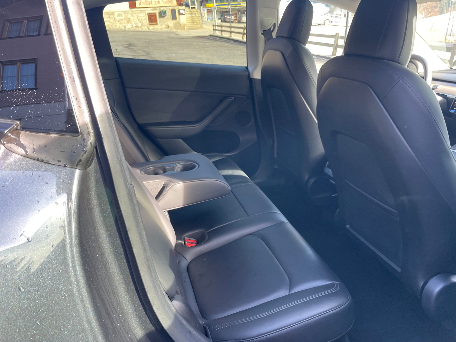 TESLA Model Y Long Range-image-7