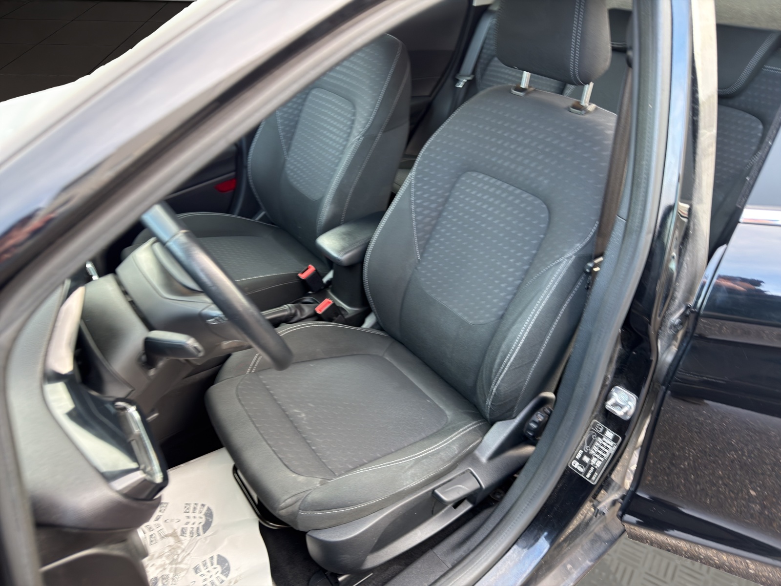 FORD Fiesta 1.0 SCTi Titanium-image-16