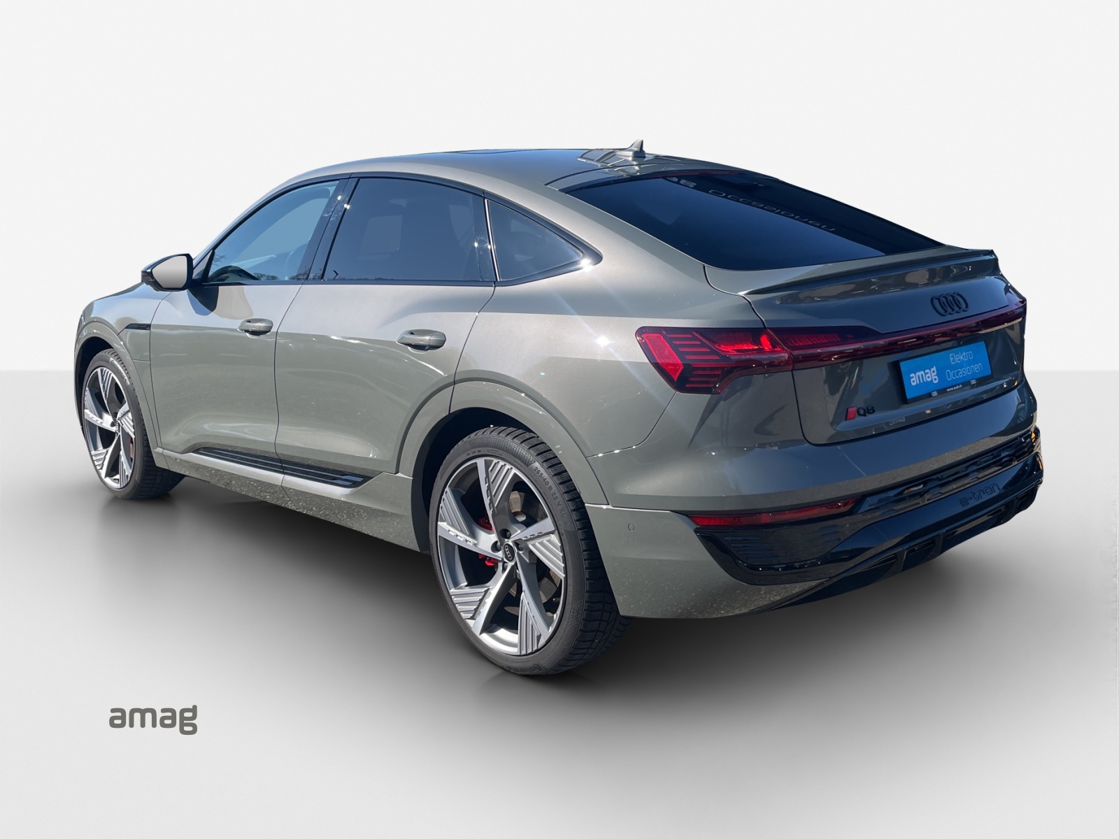 AUDI Q8 Sportback 55 e-tron Black Edition quattro-image-2