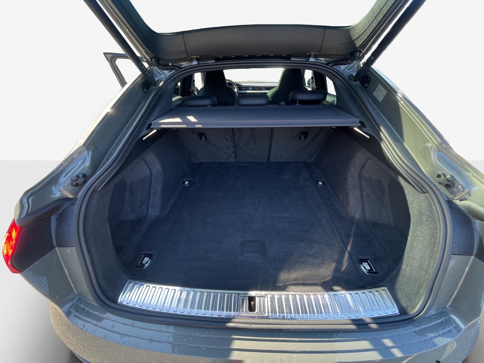 AUDI Q8 Sportback 55 e-tron Black Edition quattro-image-13