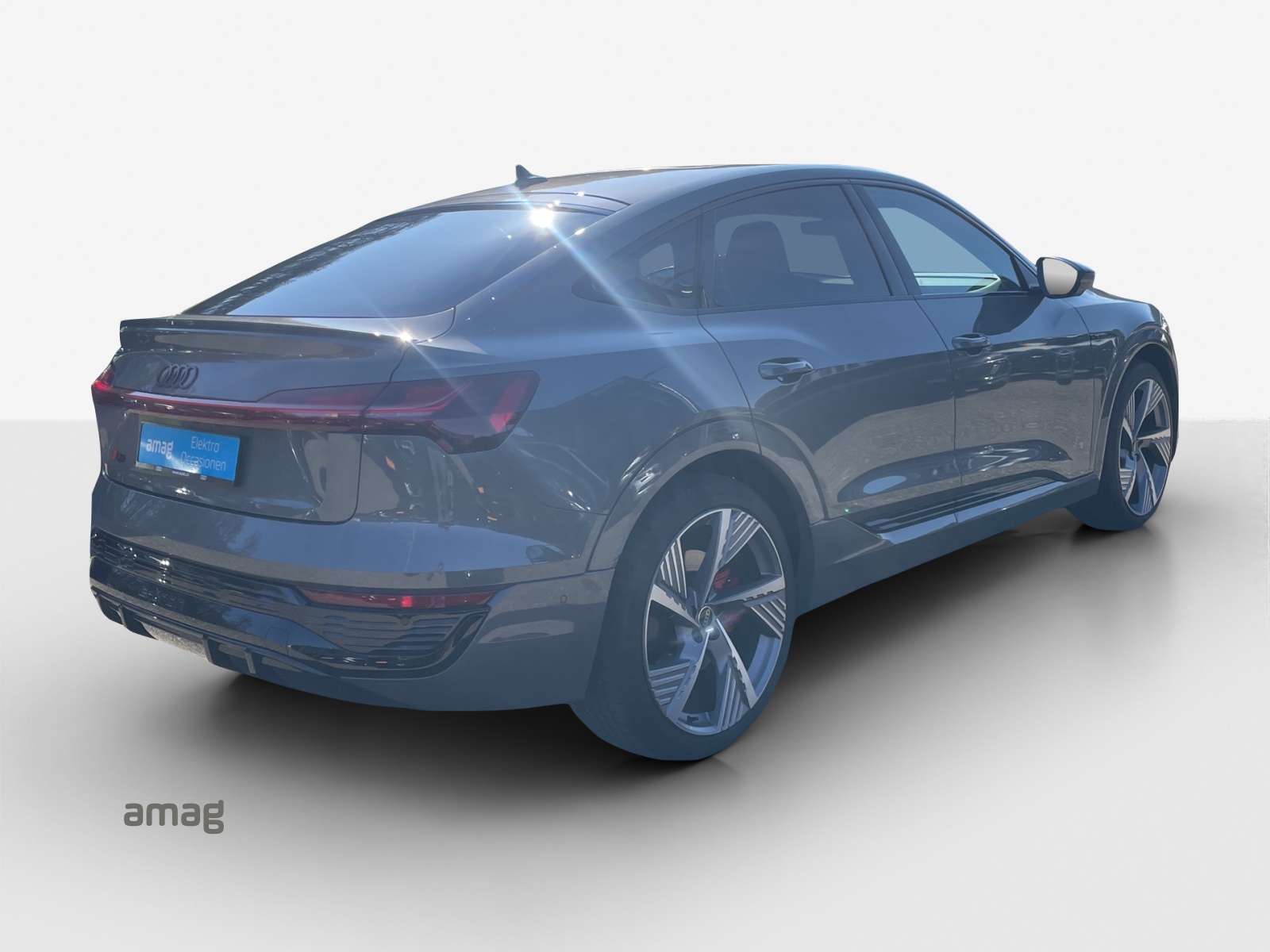 AUDI Q8 Sportback 55 e-tron Black Edition quattro-image-5