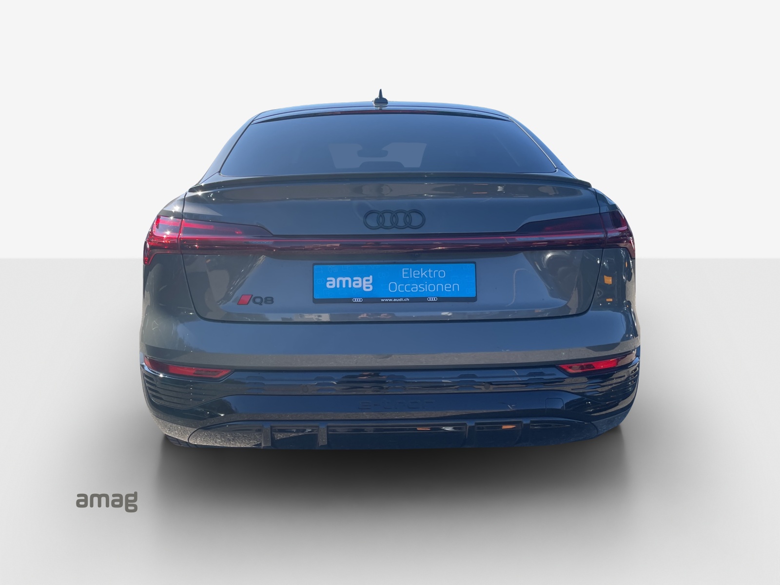 AUDI Q8 Sportback 55 e-tron Black Edition quattro-image-4