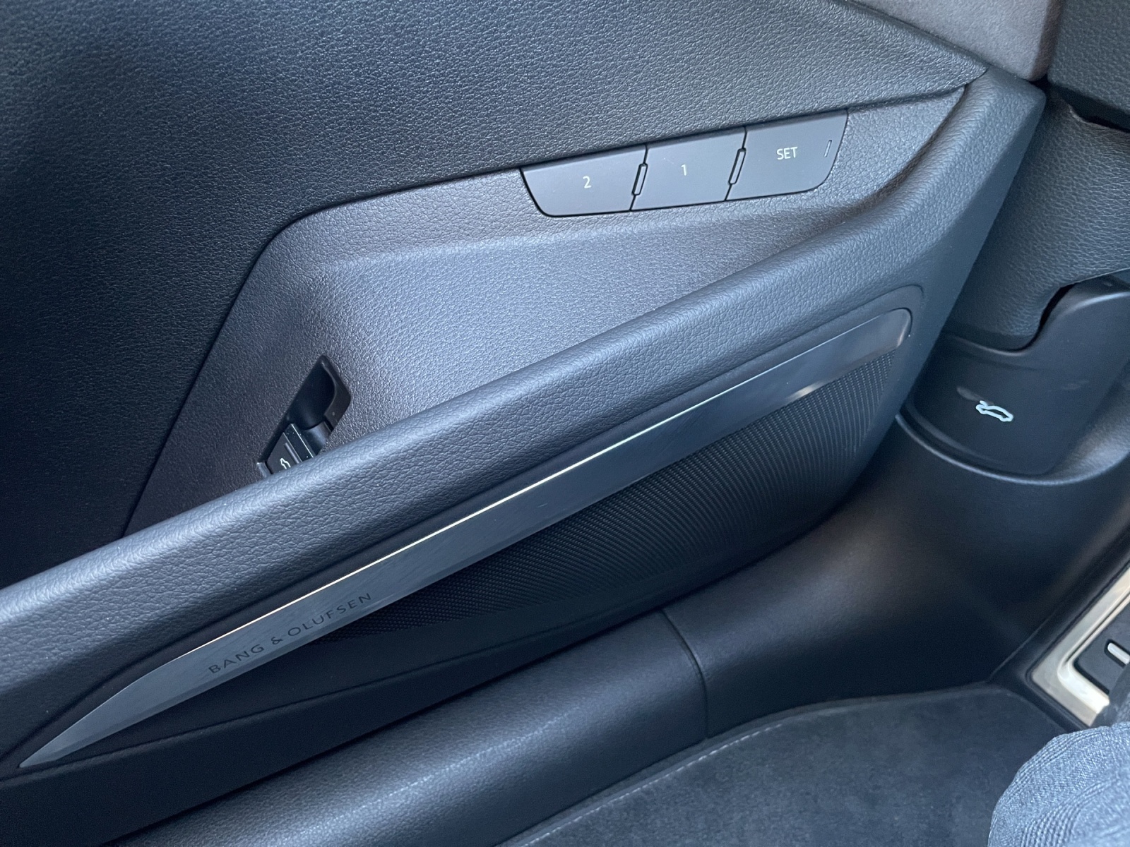 AUDI Q8 Sportback 55 e-tron Black Edition quattro-image-14