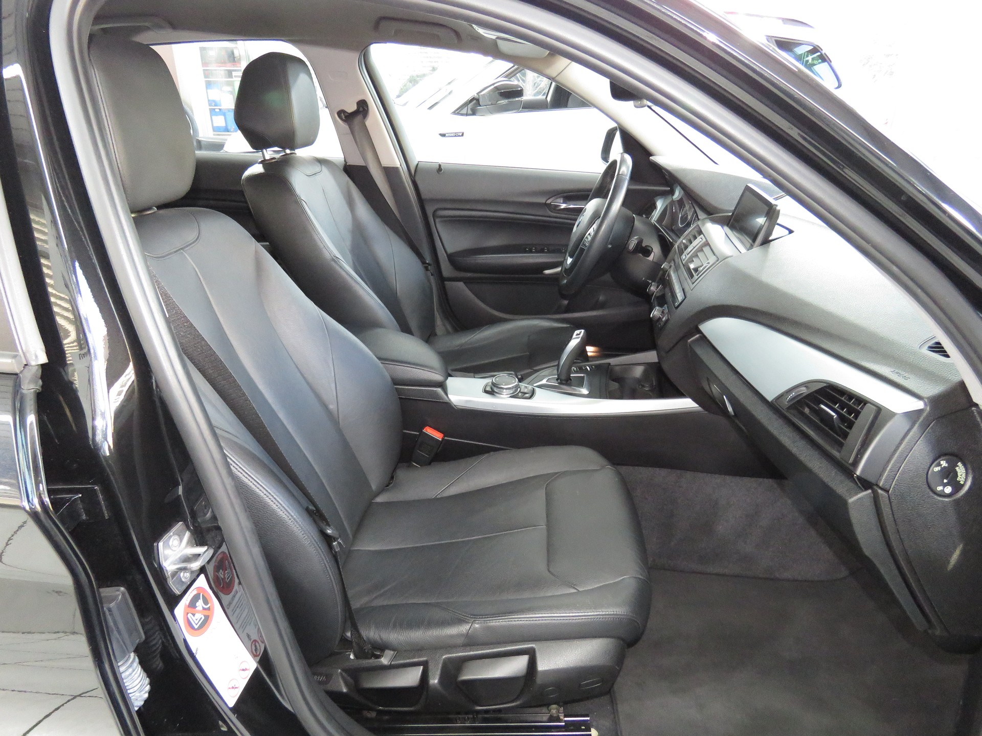 BMW 116i Steptronic (Automat)-image-11