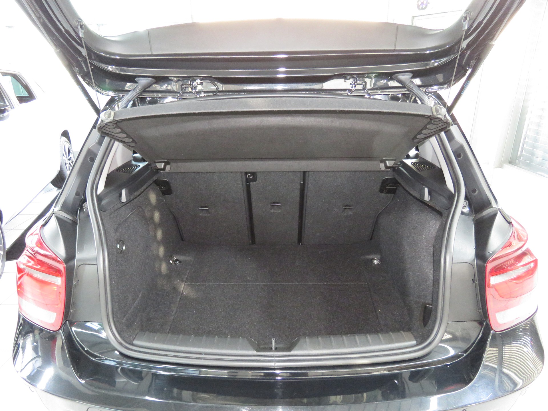 BMW 116i Steptronic (Automat)-image-9