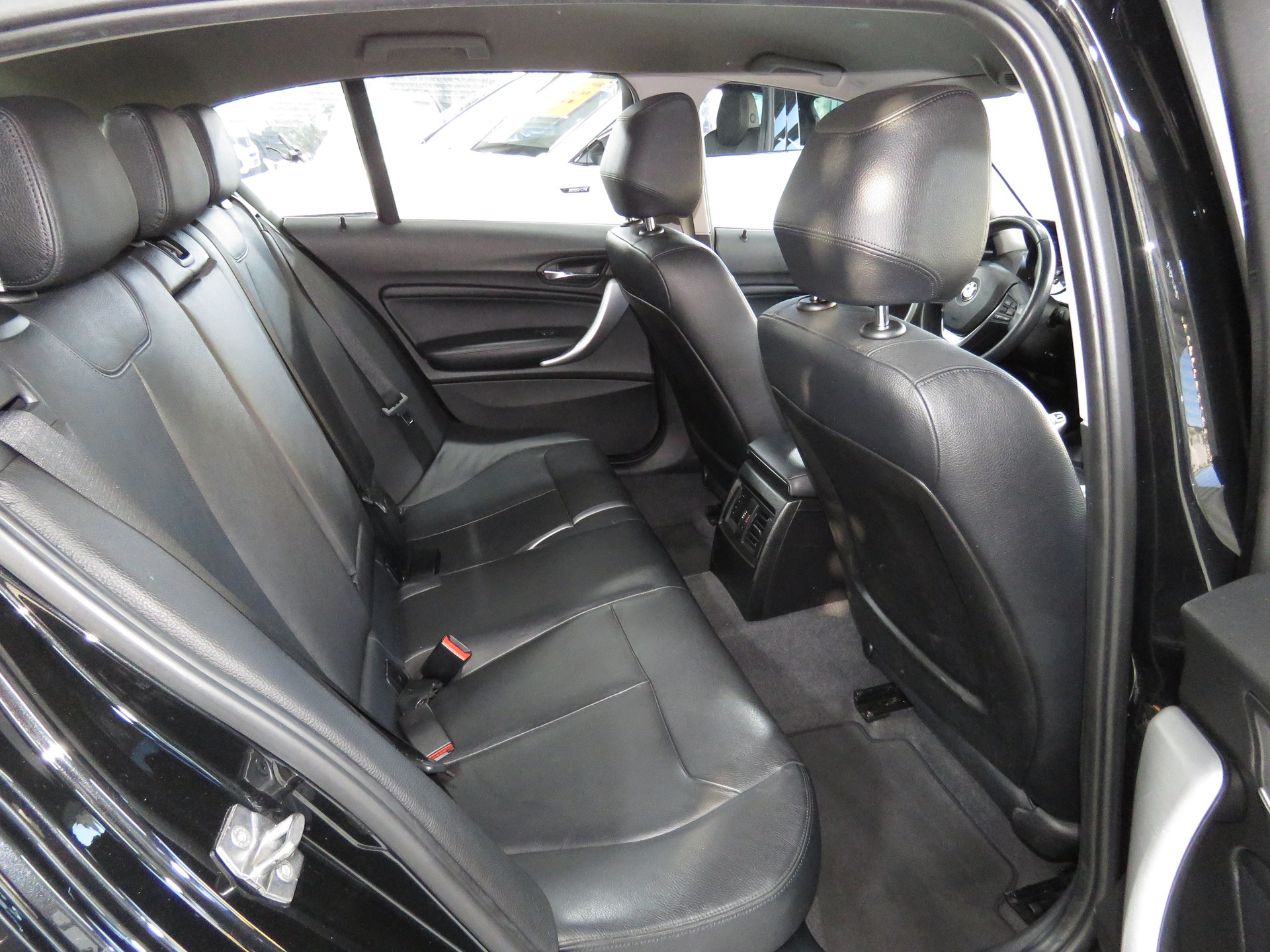 BMW 116i Steptronic (Automat)-image-12