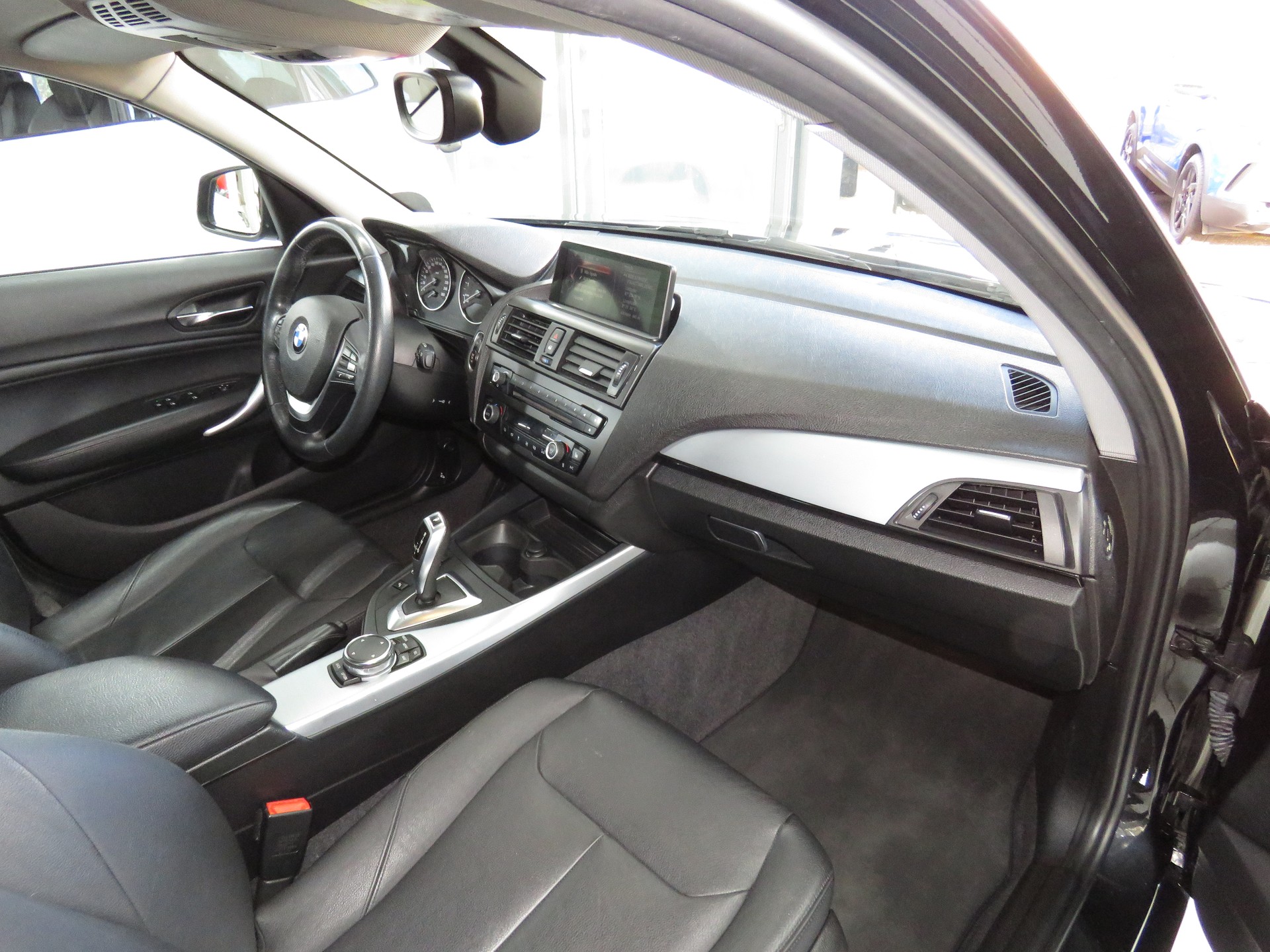 BMW 116i Steptronic (Automat)-image-10