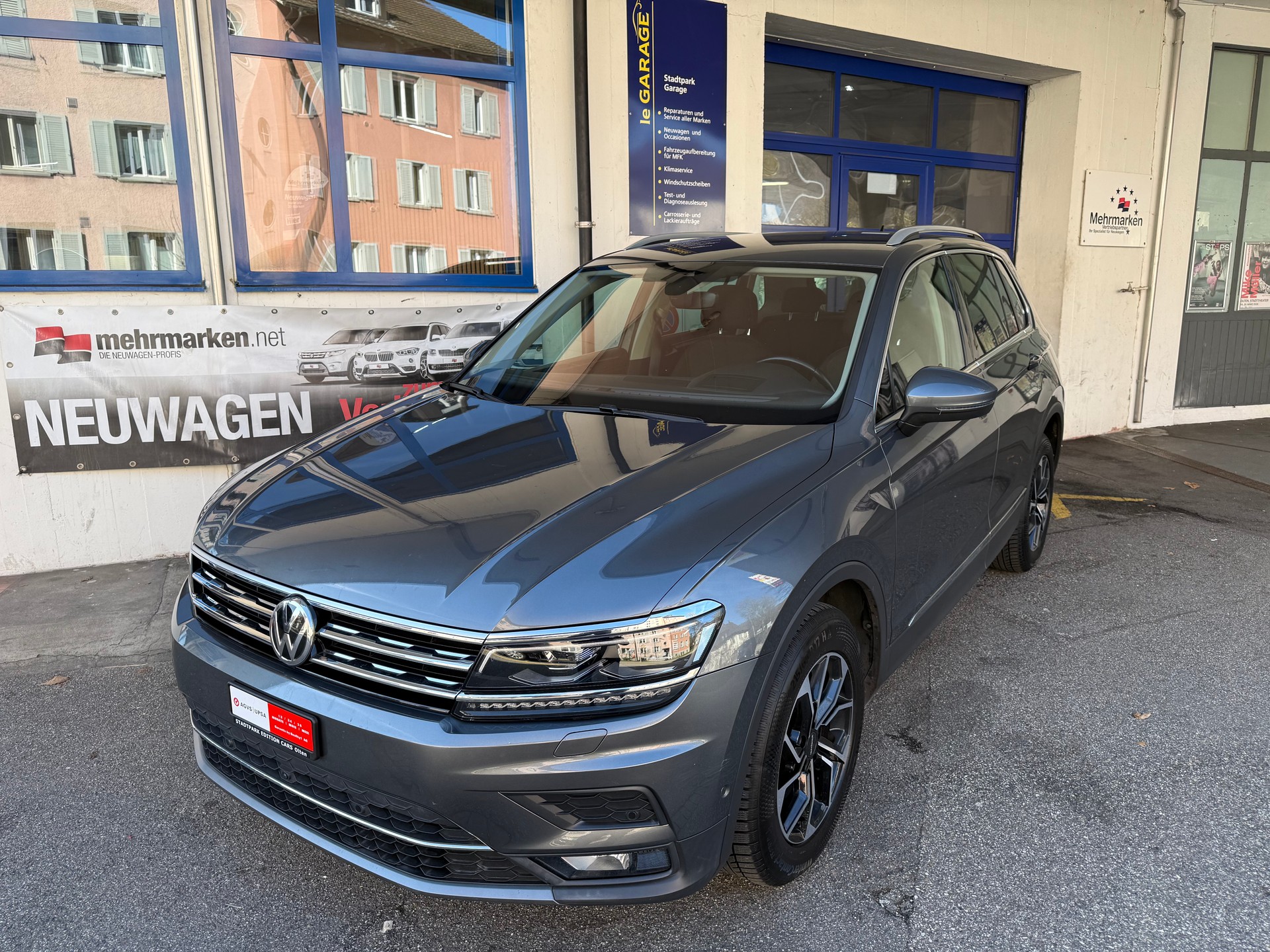 VW Tiguan 2.0TSI Highline 4Motion DSG-showroom-element-1