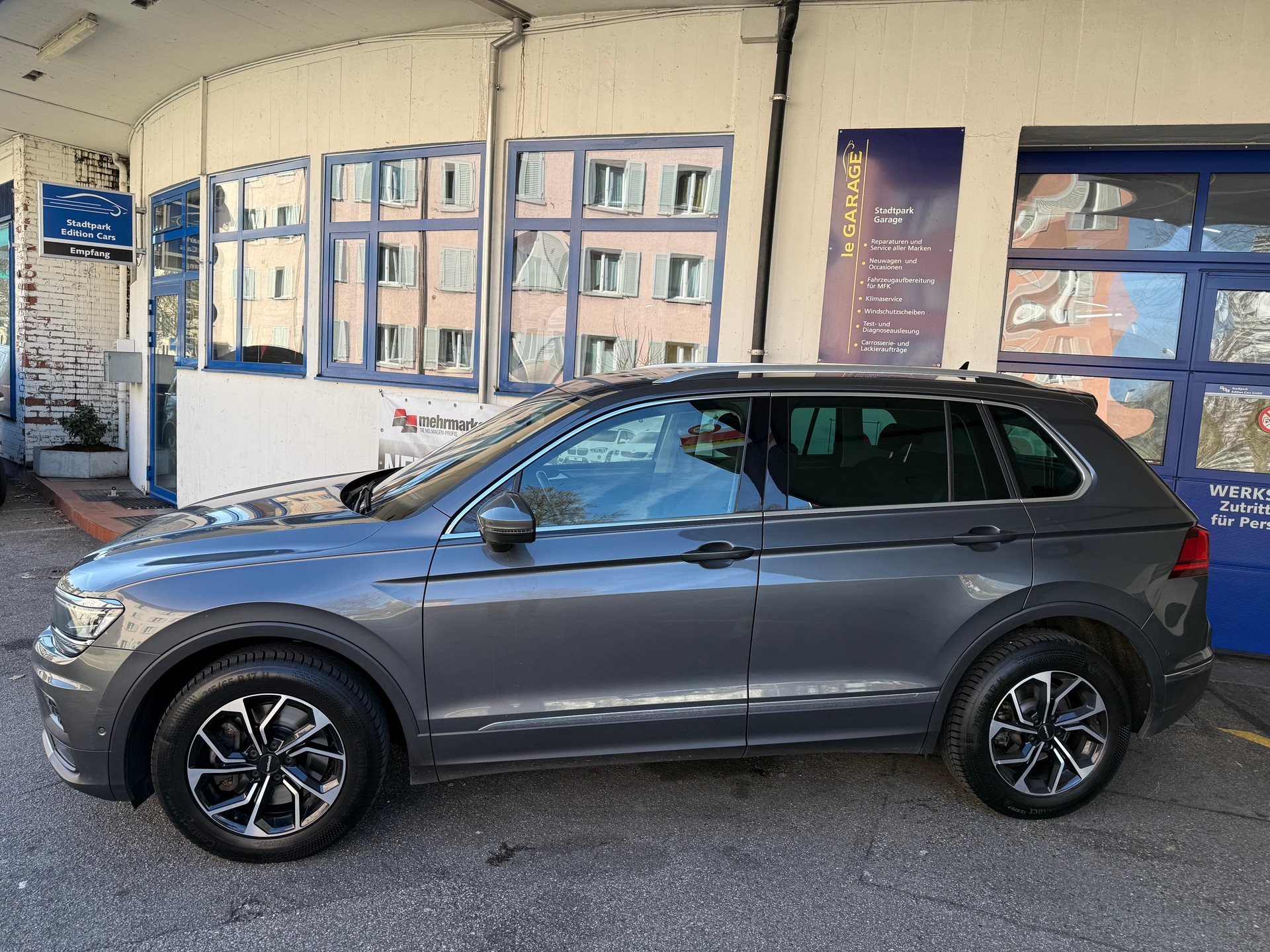 VW Tiguan 2.0TSI Highline 4Motion DSG-showroom-element-3