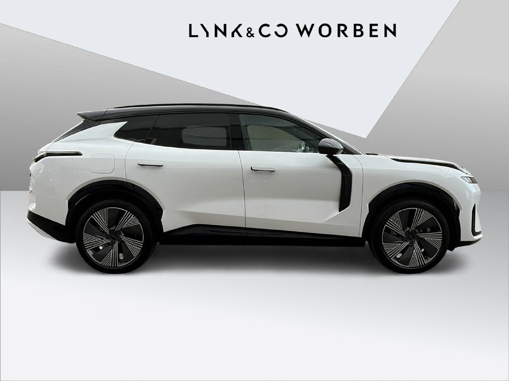 LYNK & CO 08-showroom-element-3