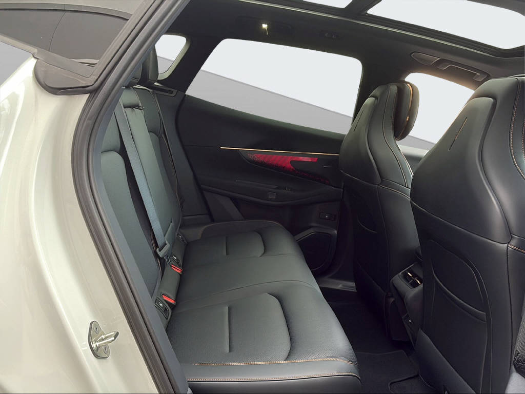 LYNK & CO 08-image-13