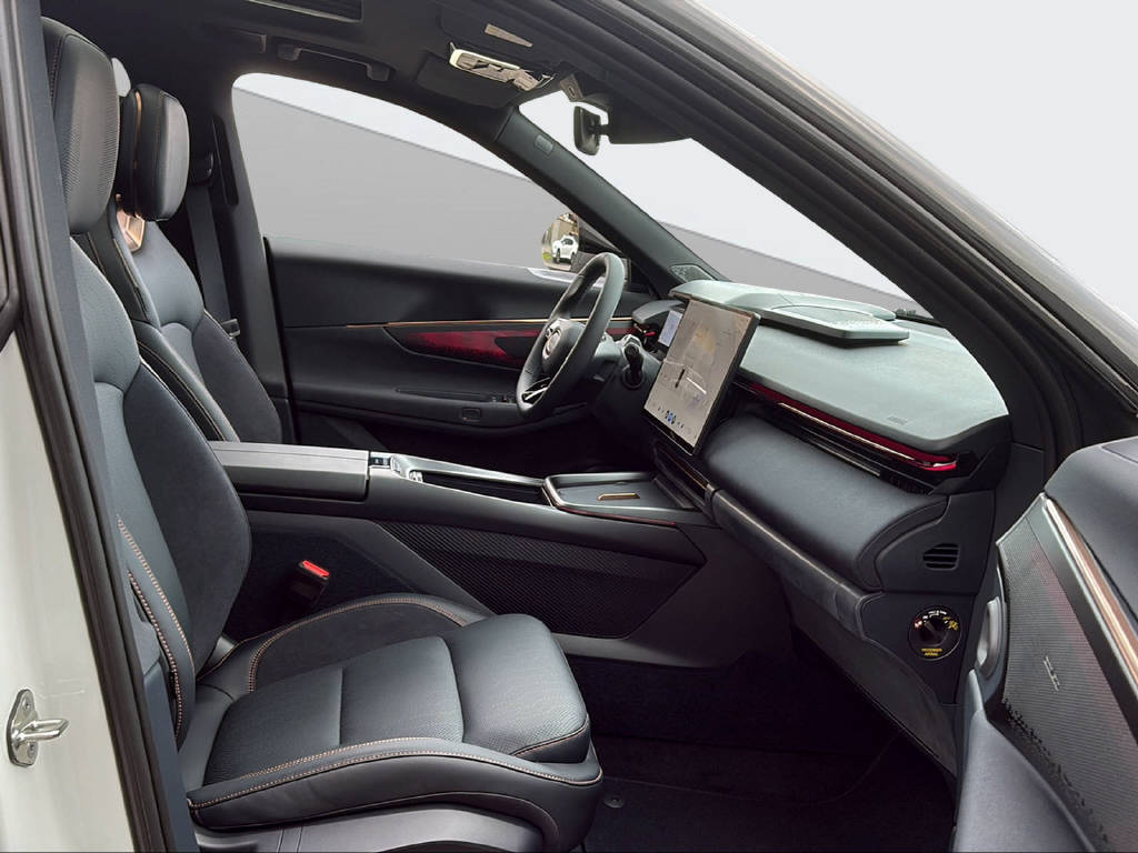 LYNK & CO 08-image-5