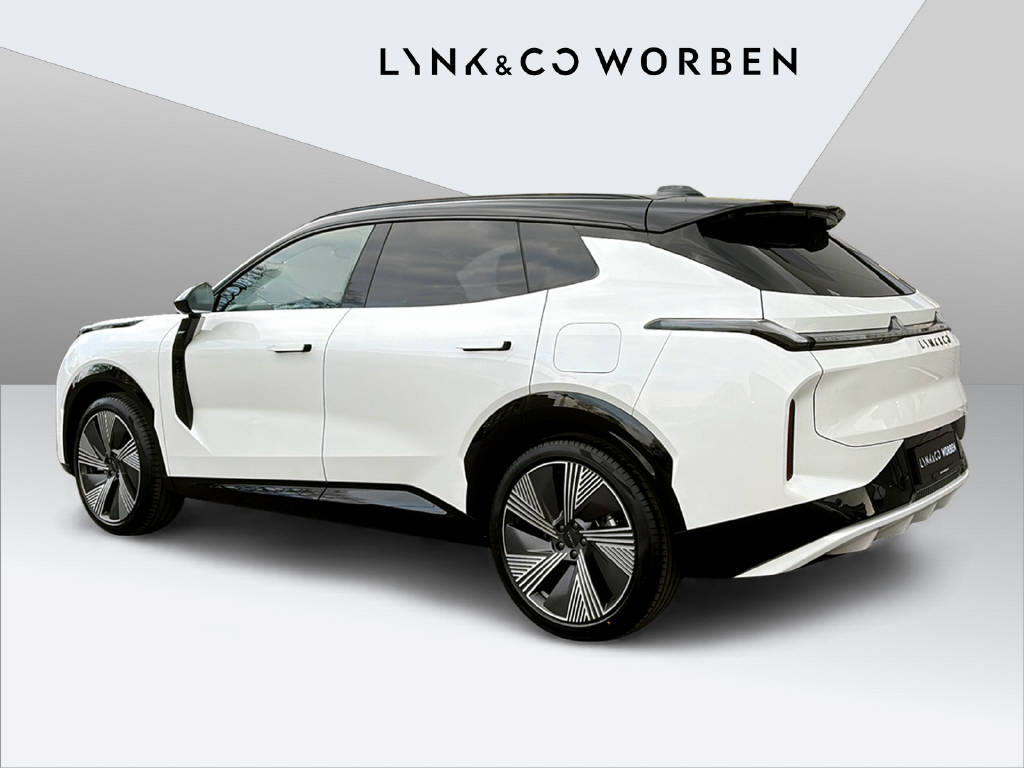 LYNK & CO 08-showroom-element-2
