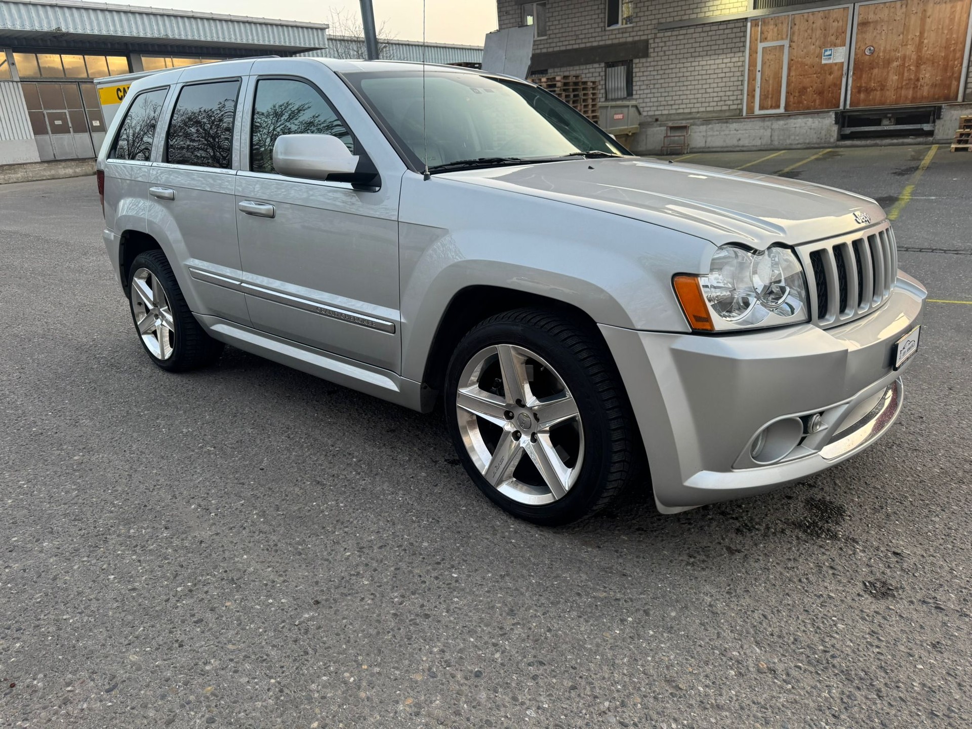 JEEP Grand Cherokee 6.1 SRT8 Automatic-image-2