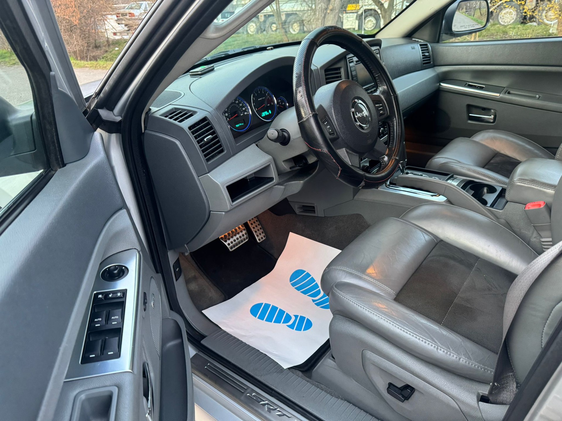 JEEP Grand Cherokee 6.1 SRT8 Automatic-image-13