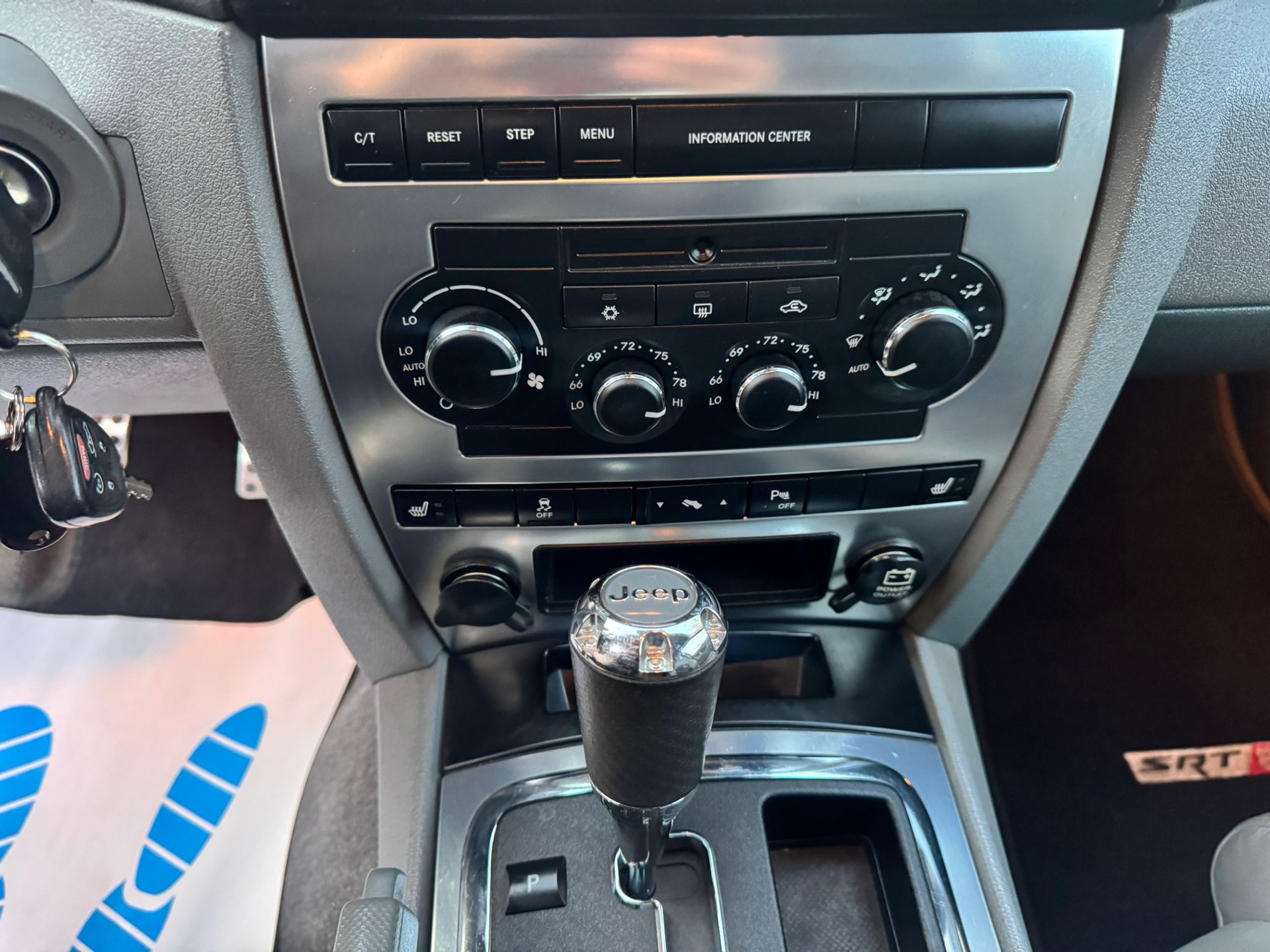 JEEP Grand Cherokee 6.1 SRT8 Automatic-image-22