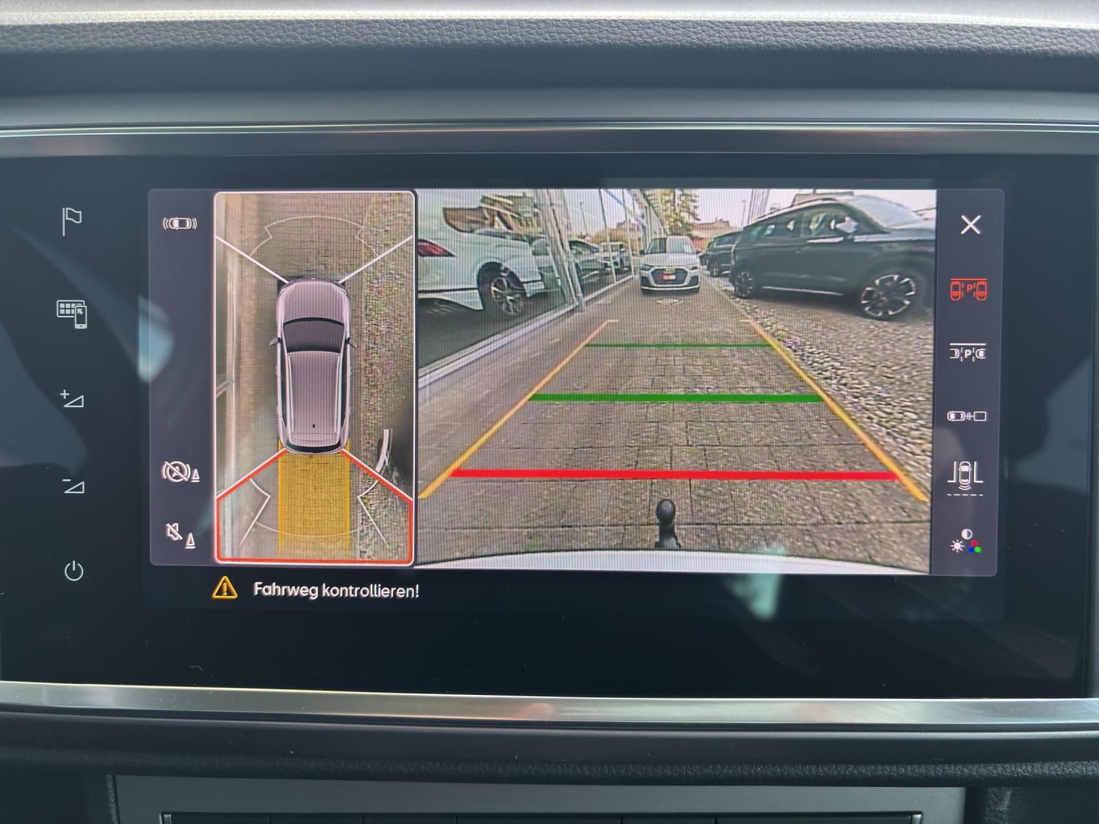 SEAT Ateca 2.0 TSI FR 4Drive DSG mit AHK, Panorama-Schiebe-/Ausstelldach & 360° Kamera-image-21