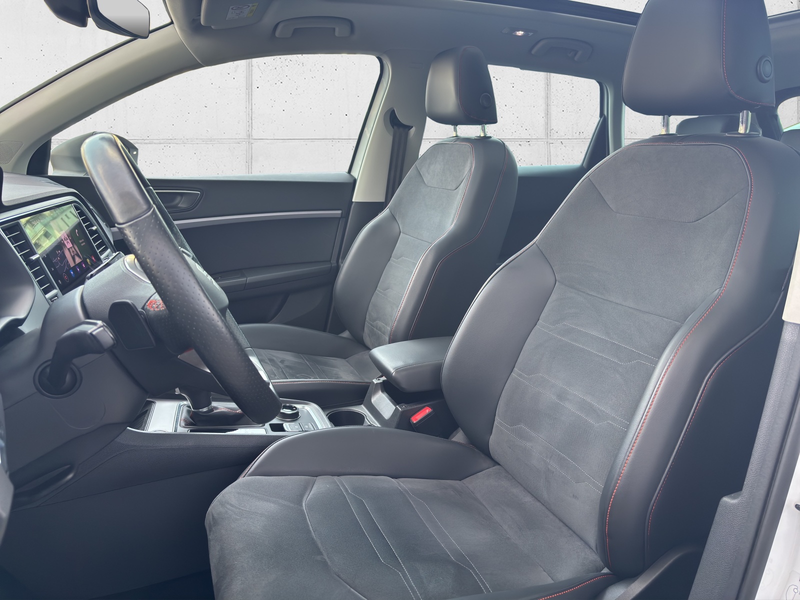 SEAT Ateca 2.0 TSI FR 4Drive DSG mit AHK, Panorama-Schiebe-/Ausstelldach & 360° Kamera-image-28