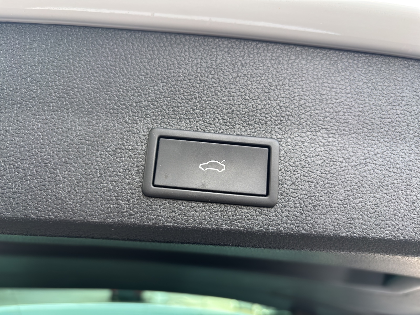 SEAT Ateca 2.0 TSI FR 4Drive DSG mit AHK, Panorama-Schiebe-/Ausstelldach & 360° Kamera-image-8
