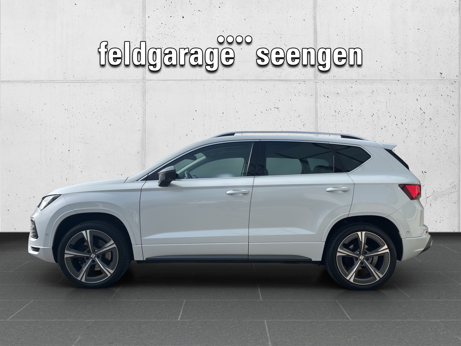 SEAT Ateca 2.0 TSI FR 4Drive DSG mit AHK, Panorama-Schiebe-/Ausstelldach & 360° Kamera-showroom-element-1