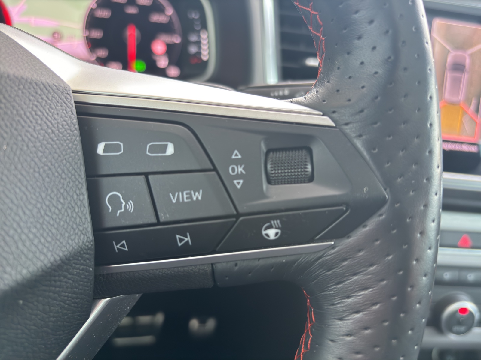SEAT Ateca 2.0 TSI FR 4Drive DSG mit AHK, Panorama-Schiebe-/Ausstelldach & 360° Kamera-image-15
