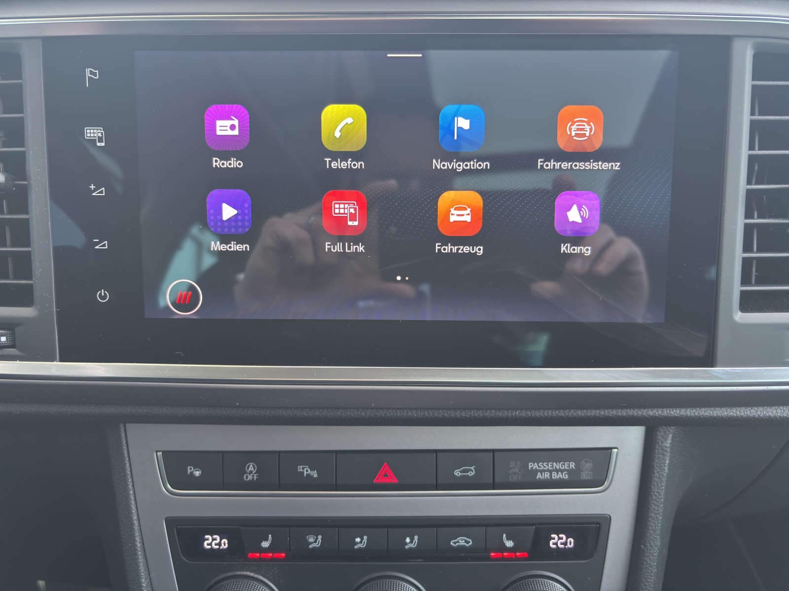 SEAT Ateca 2.0 TSI FR 4Drive DSG mit AHK, Panorama-Schiebe-/Ausstelldach & 360° Kamera-image-17