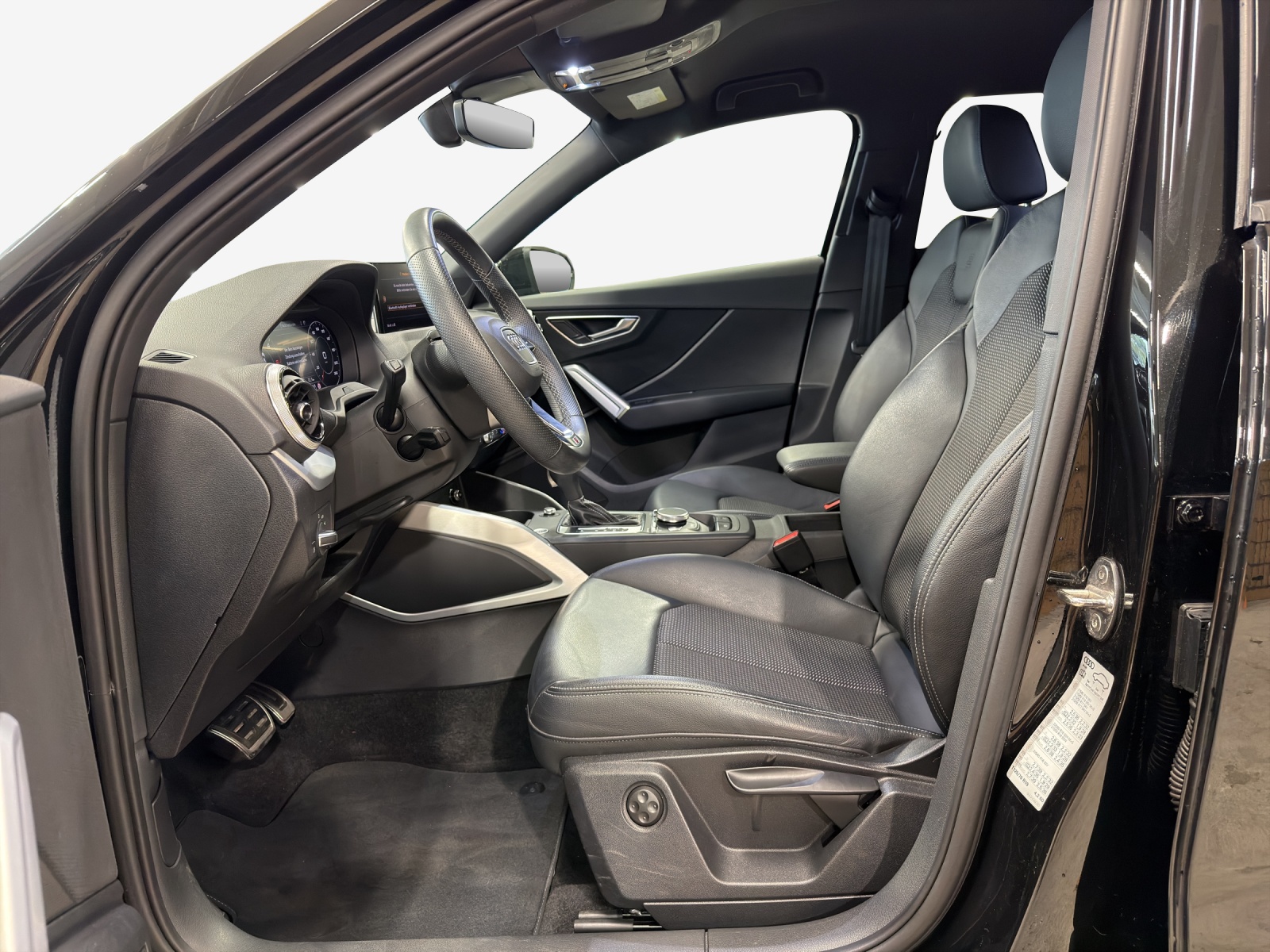 AUDI Q2 35 TDI S line quattro S-tronic-image-7