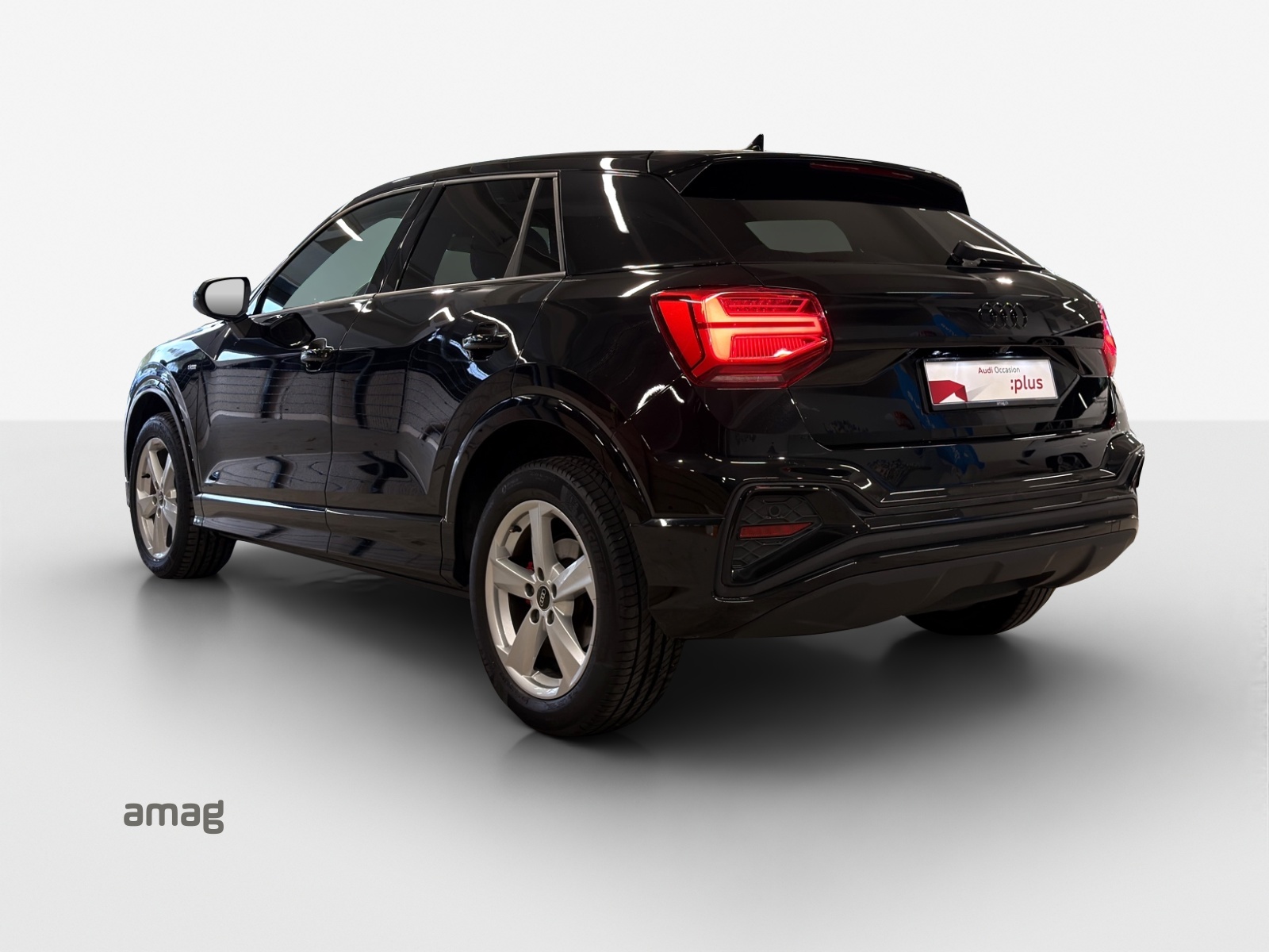 AUDI Q2 35 TDI S line quattro S-tronic-image-2