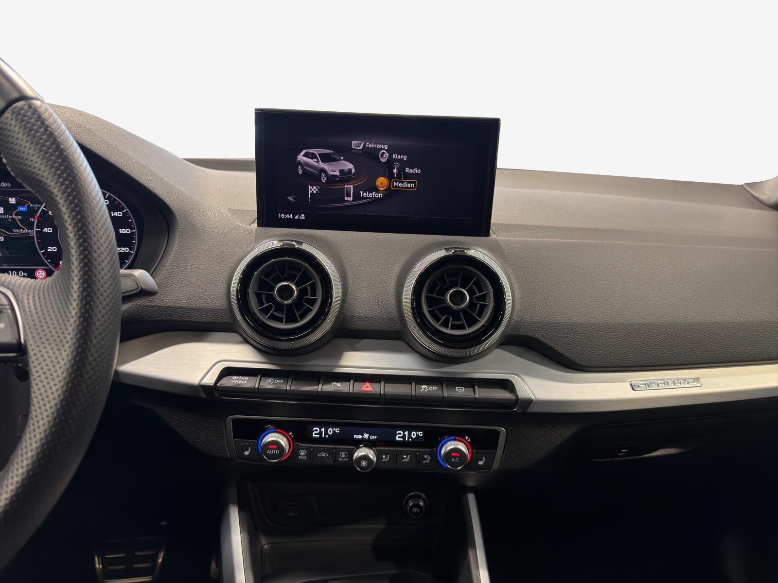 AUDI Q2 35 TDI S line quattro S-tronic-image-10